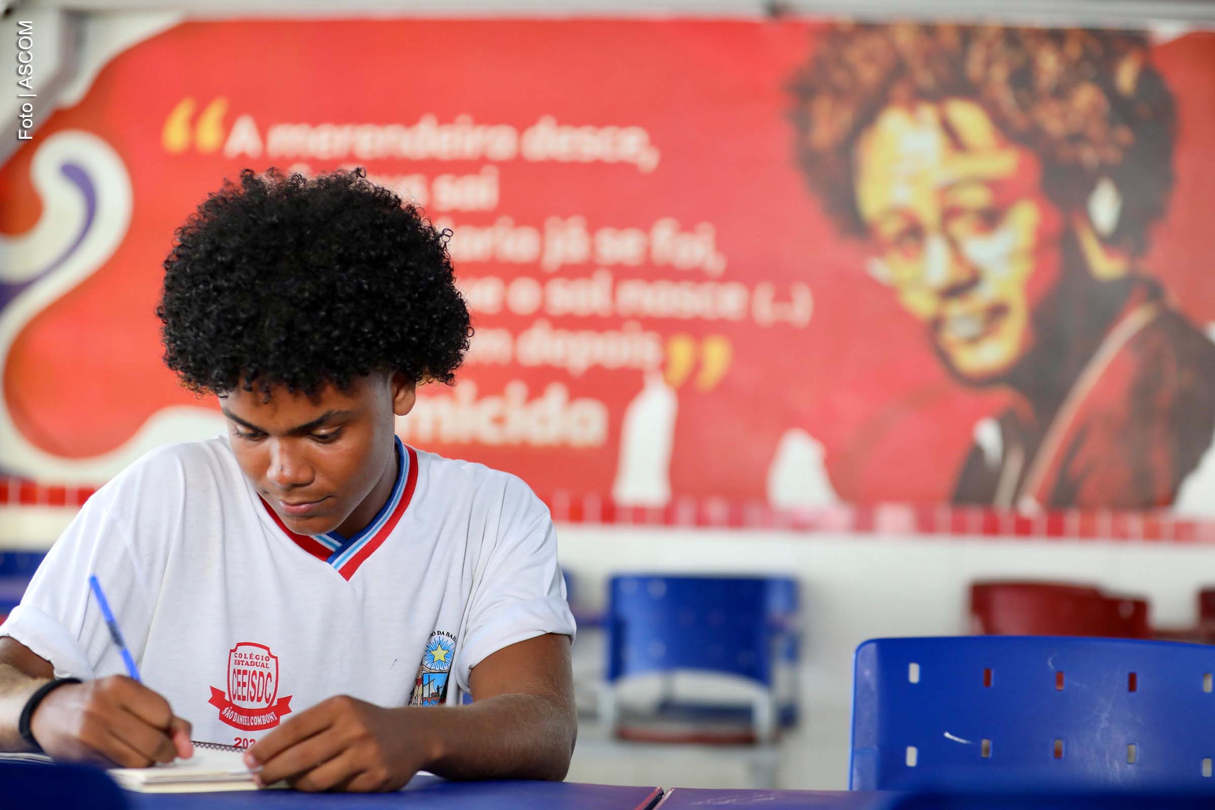 Bahia ocupa quarta posição em desempenho de redação entre redes públicas no Enem 2024