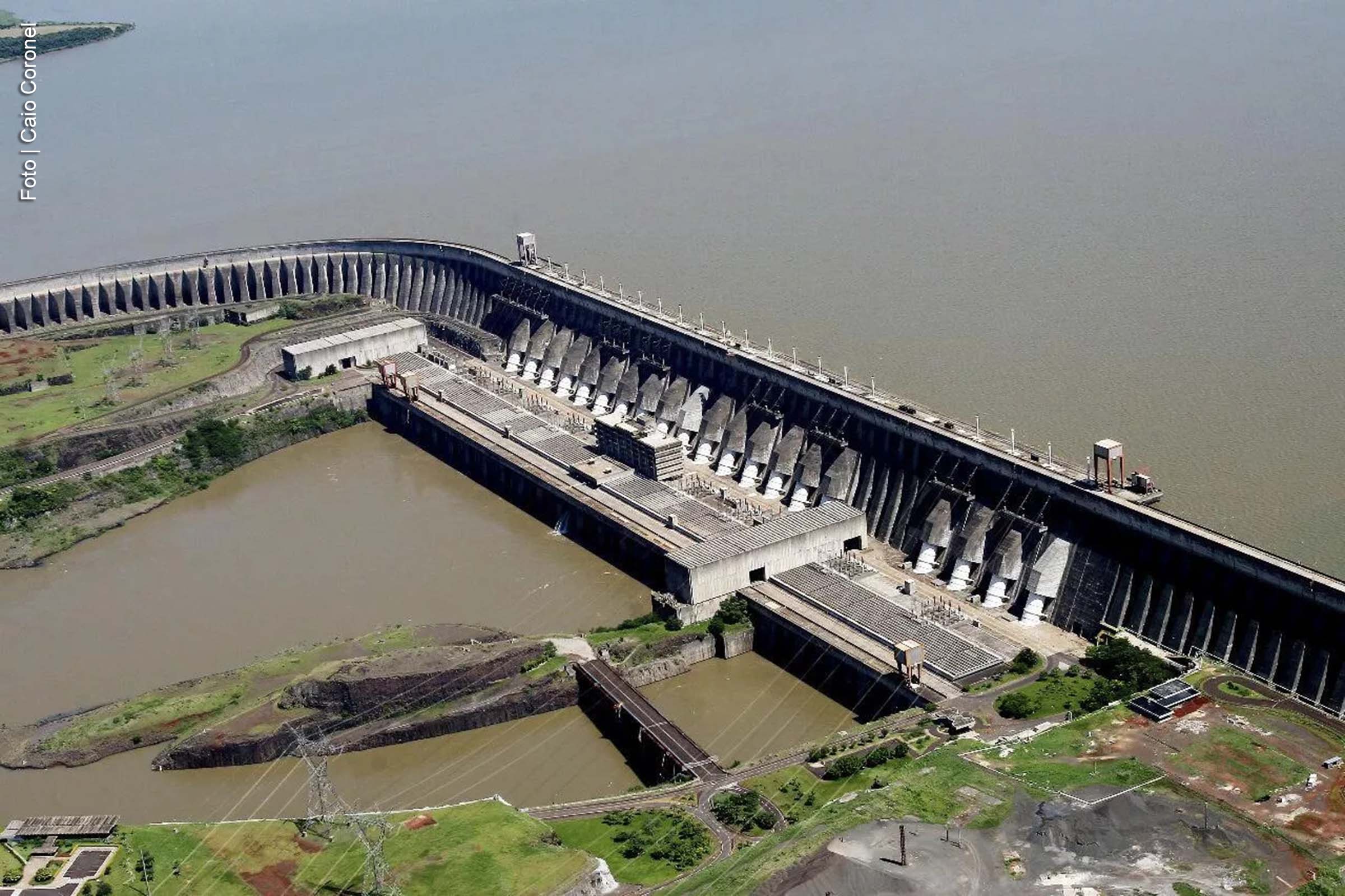 A matriz elétrica brasileira registrou em 2024 a maior expansão de sua história, com acréscimo de 10.853,35 megawatts (MW), superando a meta estabelecida para o ano. O crescimento foi impulsionado pela instalação de 301 novas usinas em 16 estados, sendo mais de 90% provenientes de fontes renováveis, como solar e eólica.