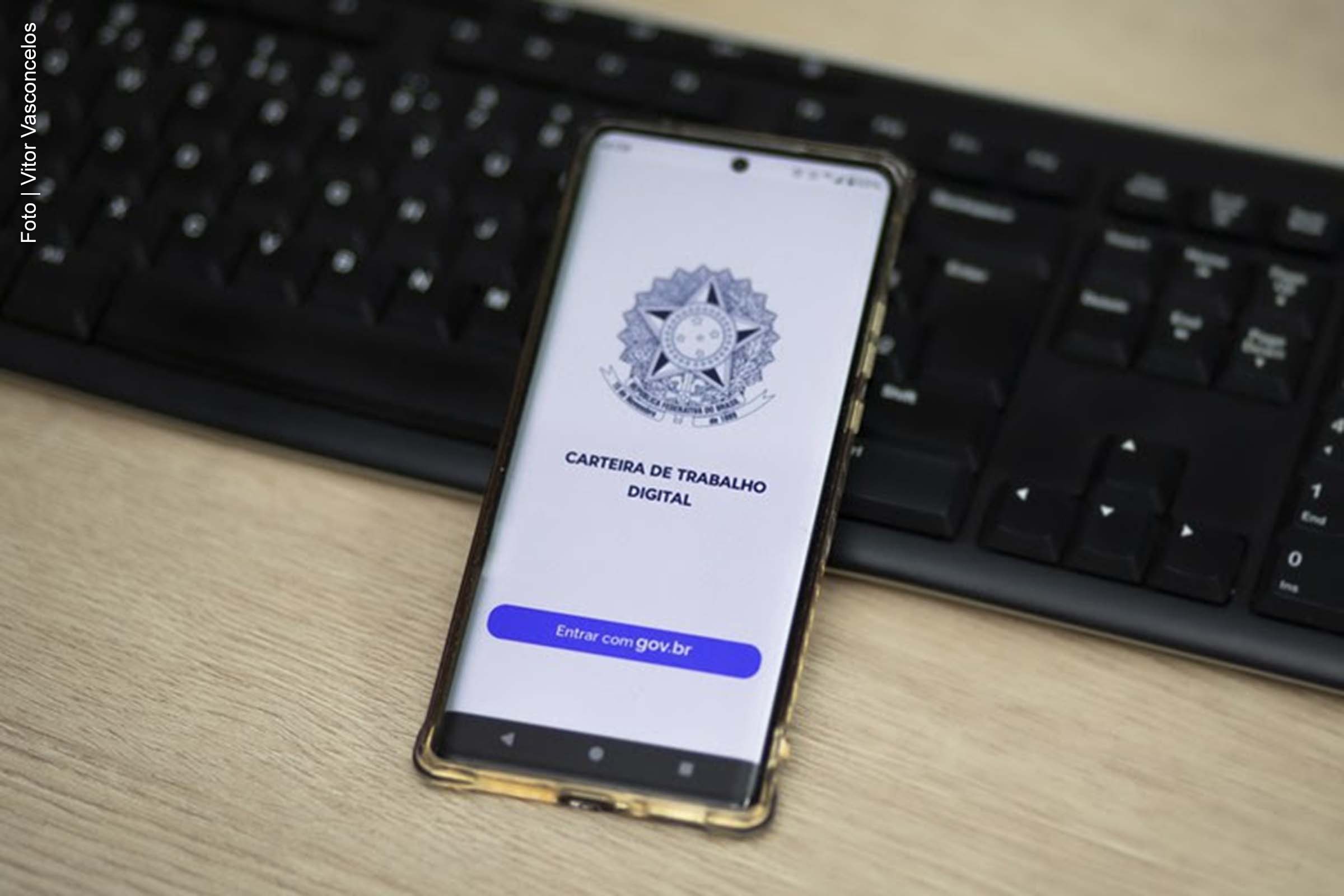 Taxa de desemprego no Brasil atinge menor média histórica em 2024