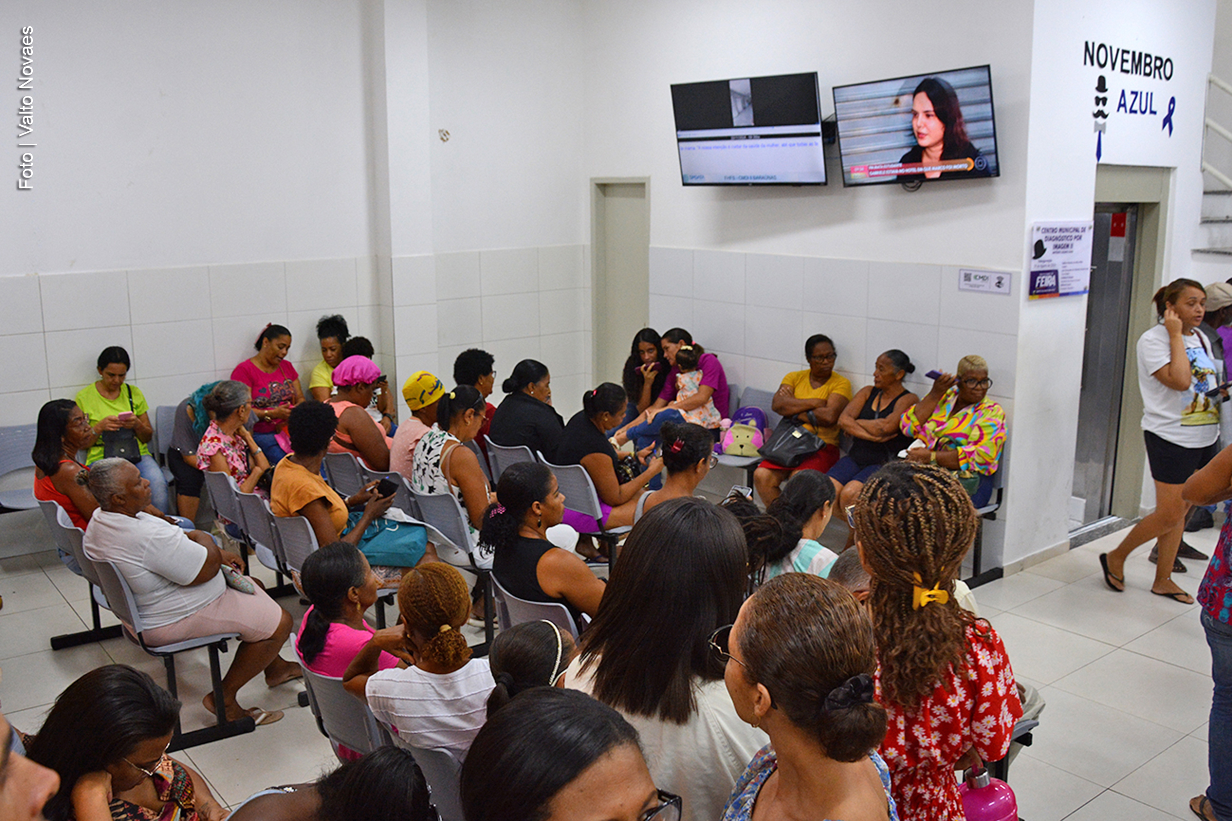 Quase 50% dos pacientes agendados para consultas e exames não comparecem aos compromissos na rede municipal de Saúde de Feira de Santana. A alta taxa de absenteísmo tem gerado preocupações na gestão pública, que busca estratégias para minimizar esse índice. A Secretaria Municipal de Saúde (SMS) está desenvolvendo ações para enfrentar o problema, mas os desafios persistem.