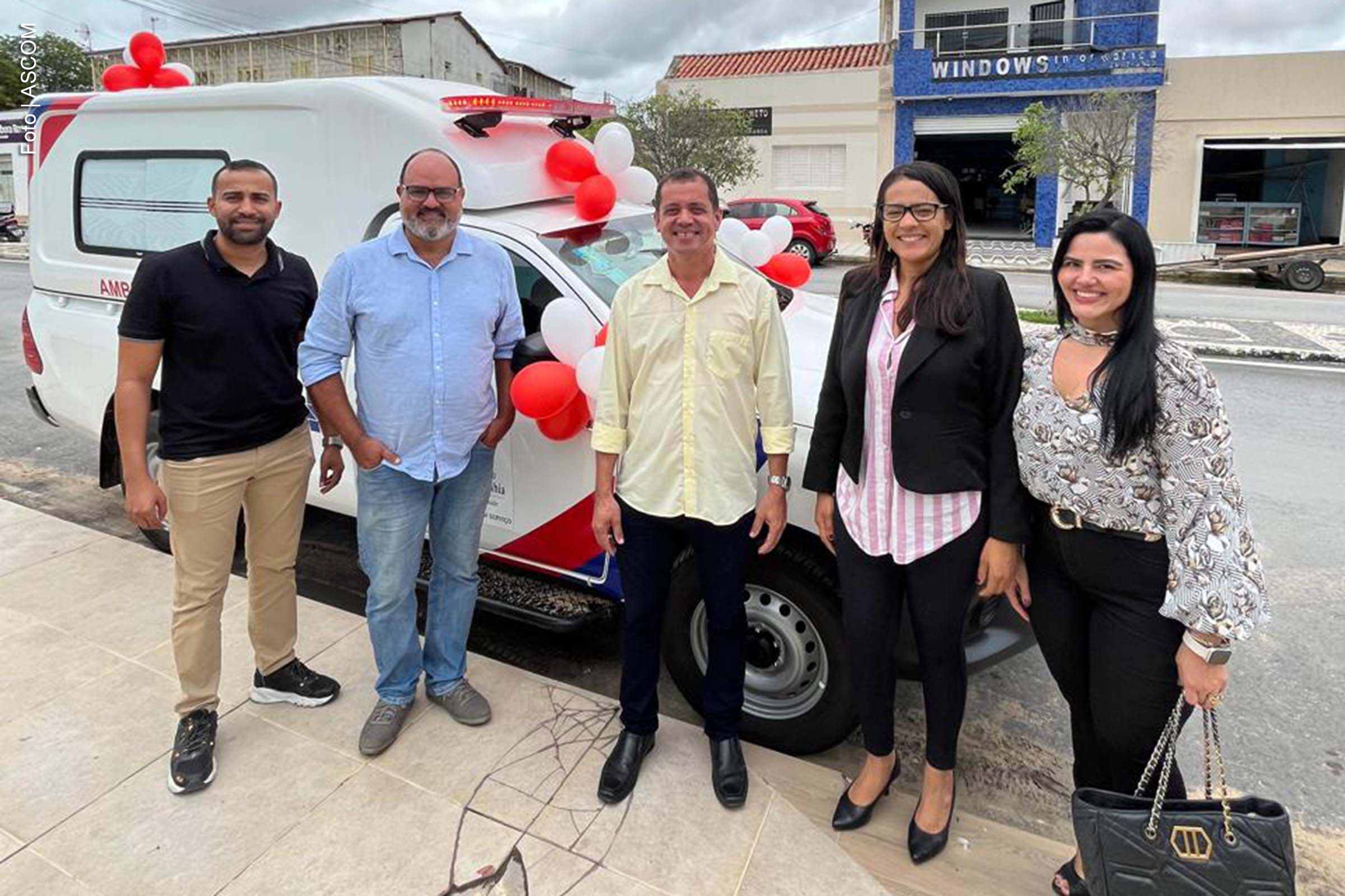 A Secretaria da Saúde do Estado da Bahia (Sesab) entregou uma ambulância ao município de Barra, na quinta-feira (16), como parte de ações para melhorar a assistência à saúde e fortalecer o transporte de pacientes. O investimento de R$ 245 mil visa atender emergências médicas com maior agilidade.