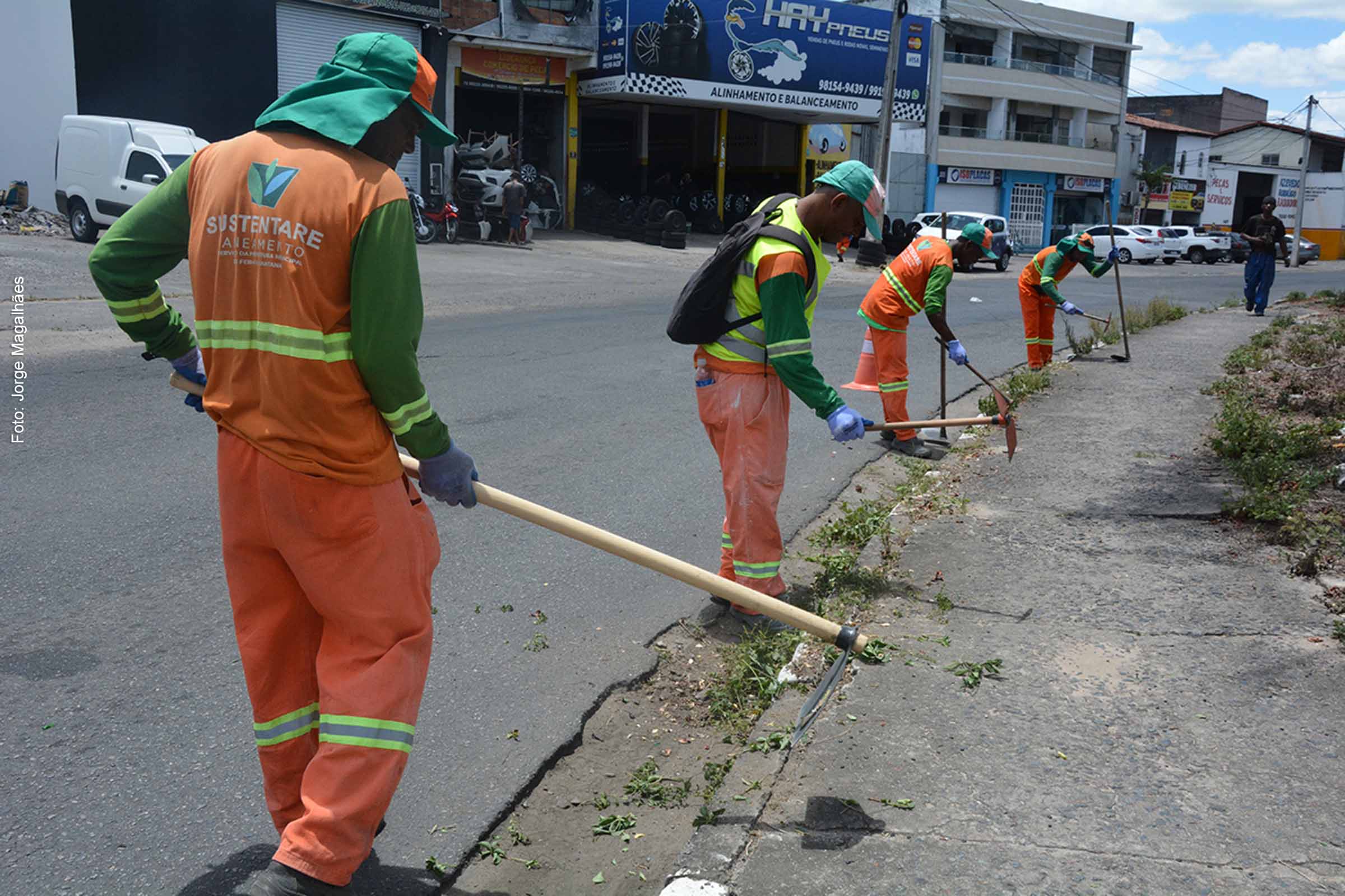 Governo Ronaldo deflagra operação de limpeza urbana em Feira de Santana