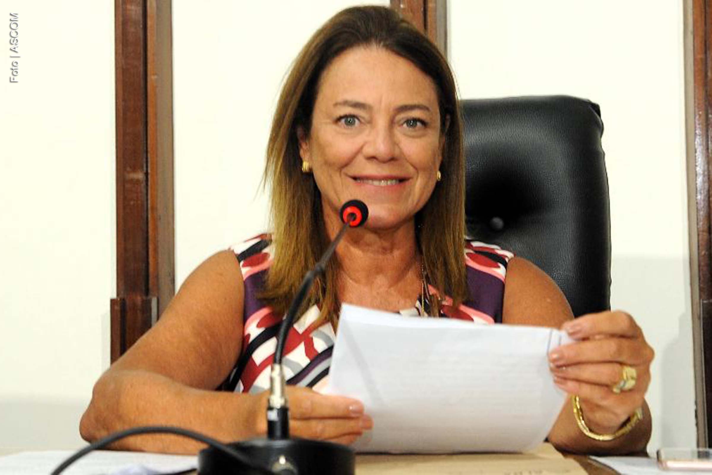 A sanção da Lei 14.669/2024, publicada no Diário Oficial do Legislativo, em 26 de abril de 2024, oficializou a mudança de nome do semianel viário de Irecê para Avenida de Contorno Maria Vaz. A decisão foi tomada com base no Projeto de Lei 25.306/2024, apresentado pela deputada Fabíola Mansur (PSB), e visa reconhecer a contribuição de Maria Vaz Bastos de Matos para a cidade e a região.