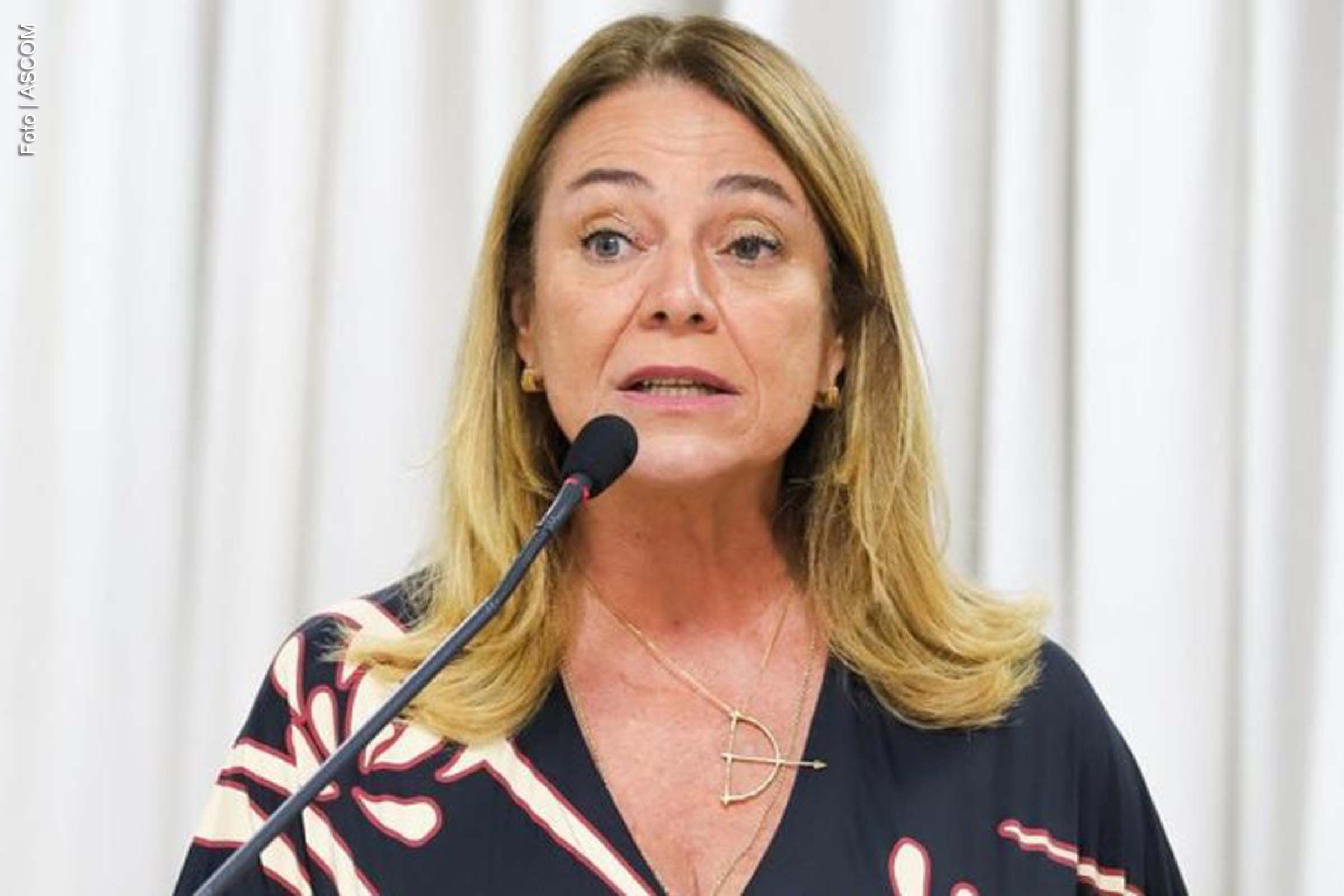 O governador Jerônimo Rodrigues sancionou a Lei nº 14.759, de 9 de julho de 2024, que denomina Rodovia Edivaldo Lopes Teixeira – Didi de Aroeiras o trecho da BA-937, entre a BR-030 e o distrito de Pajeú dos Ventos, no município de Caetité. A homenagem foi proposta pela deputada Fabíola Mansur (PSB) na Assembleia Legislativa da Bahia (ALBA). A iniciativa visa reconhecer a trajetória de Didi de Aroeiras, líder comunitário que contribuiu para o desenvolvimento da região.