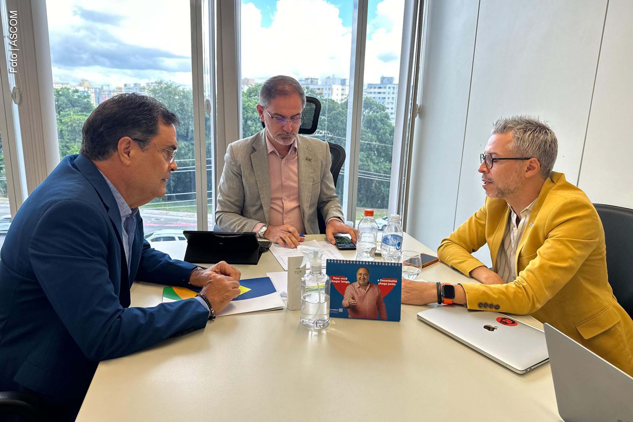 Feira de Santana receberá o Congresso Cenários do Varejo do Nordeste em março, com apoio da Secretaria de Desenvolvimento Econômico da Bahia. O evento, realizado pela Câmara de Dirigentes Lojistas (CDL), abordará inovação e tendências do setor, replicando conhecimentos do NRF 2025 – Retail’s Big Show. A iniciativa visa fortalecer o comércio regional e estimular o desenvolvimento econômico.