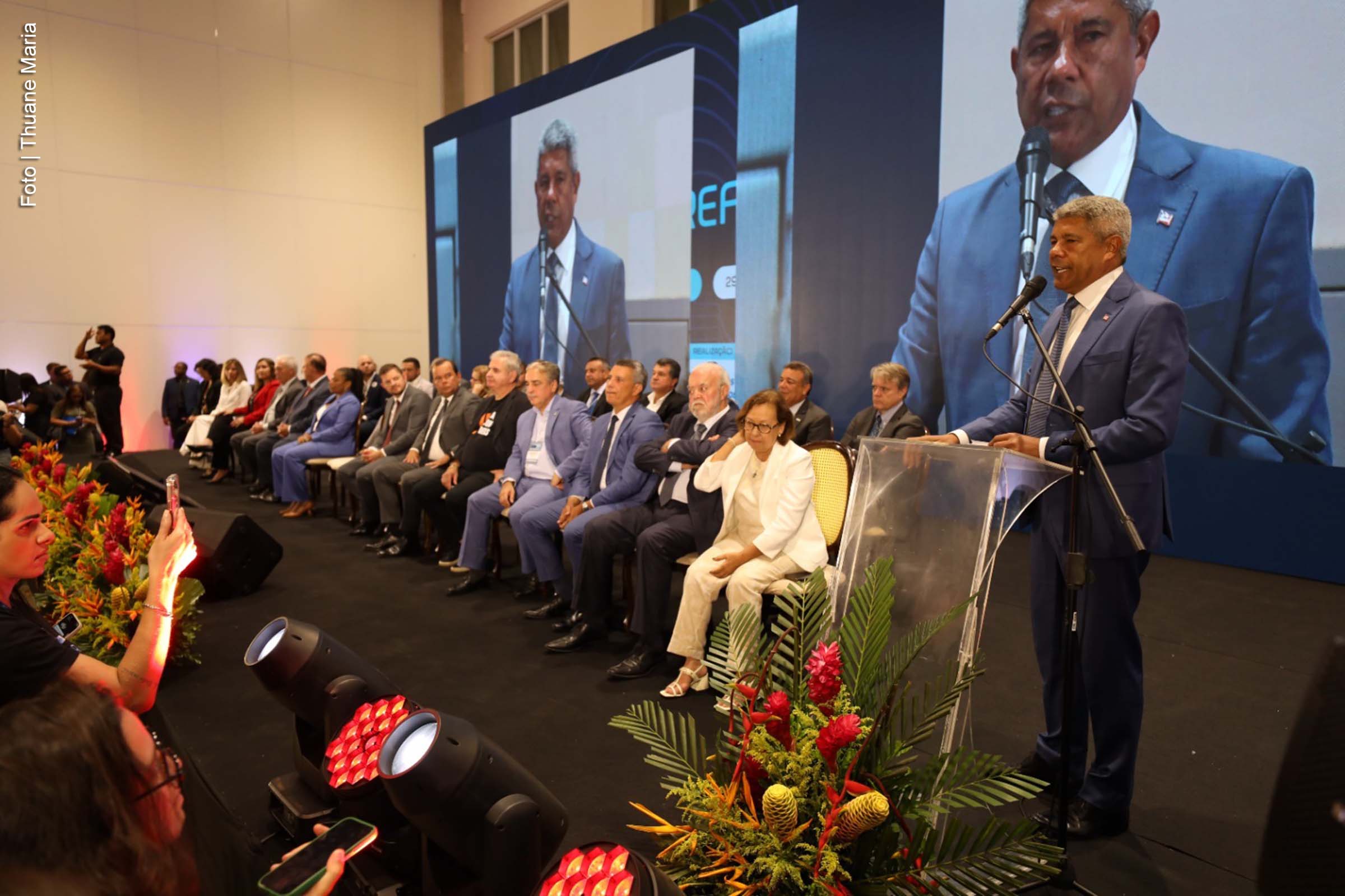 O governador Jerônimo Rodrigues participou da abertura do 8º Encontro de Prefeitos da Bahia, realizado em Salvador, reafirmando o compromisso com o fortalecimento das gestões municipais. O evento, promovido pela União dos Municípios da Bahia (UPB), tem como objetivo capacitar os gestores e promover parcerias institucionais para a implementação de políticas públicas.