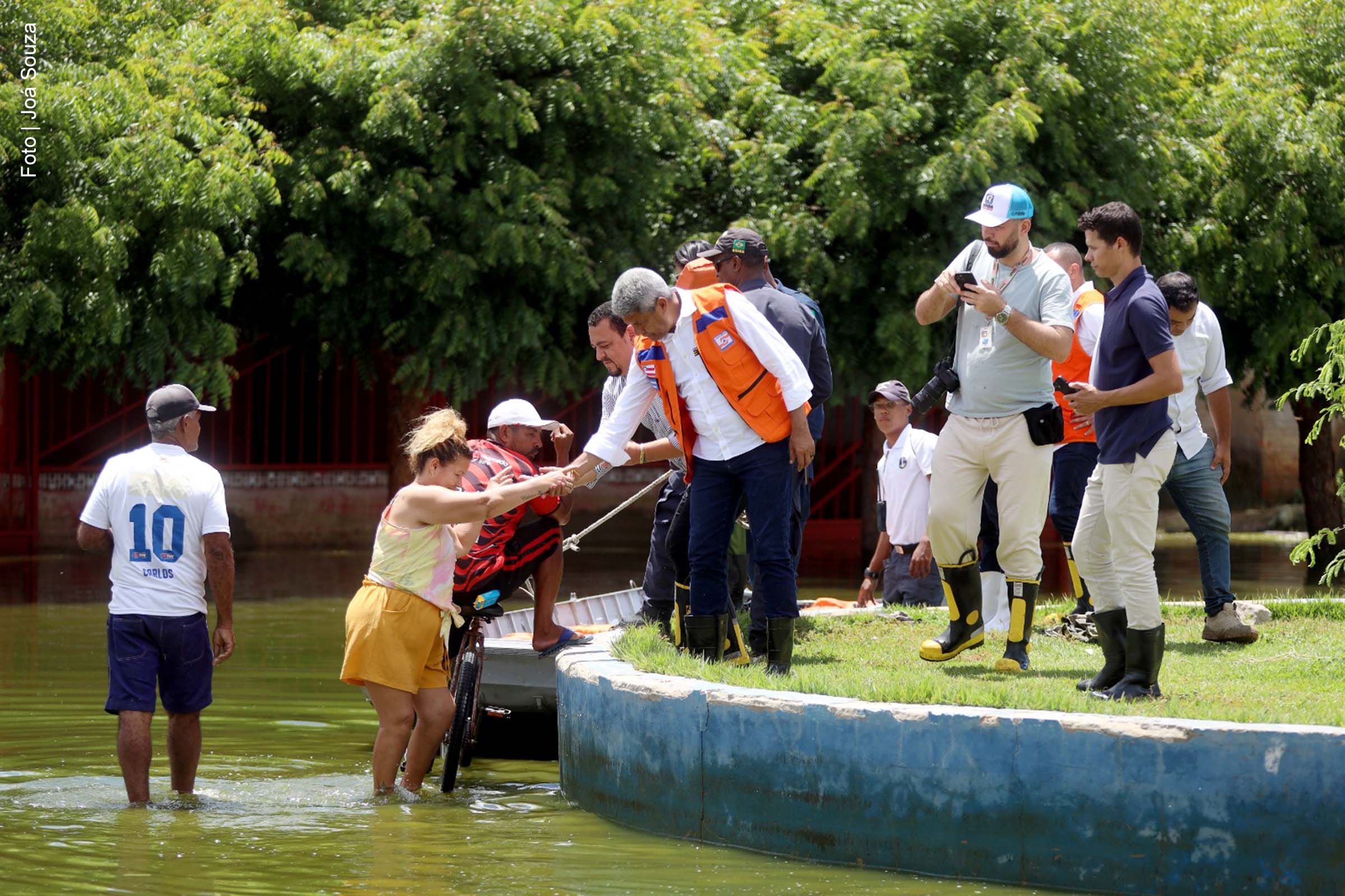 Governo da Bahia reforça ações para atender vítimas das chuvas em Bom Jesus da Lapa