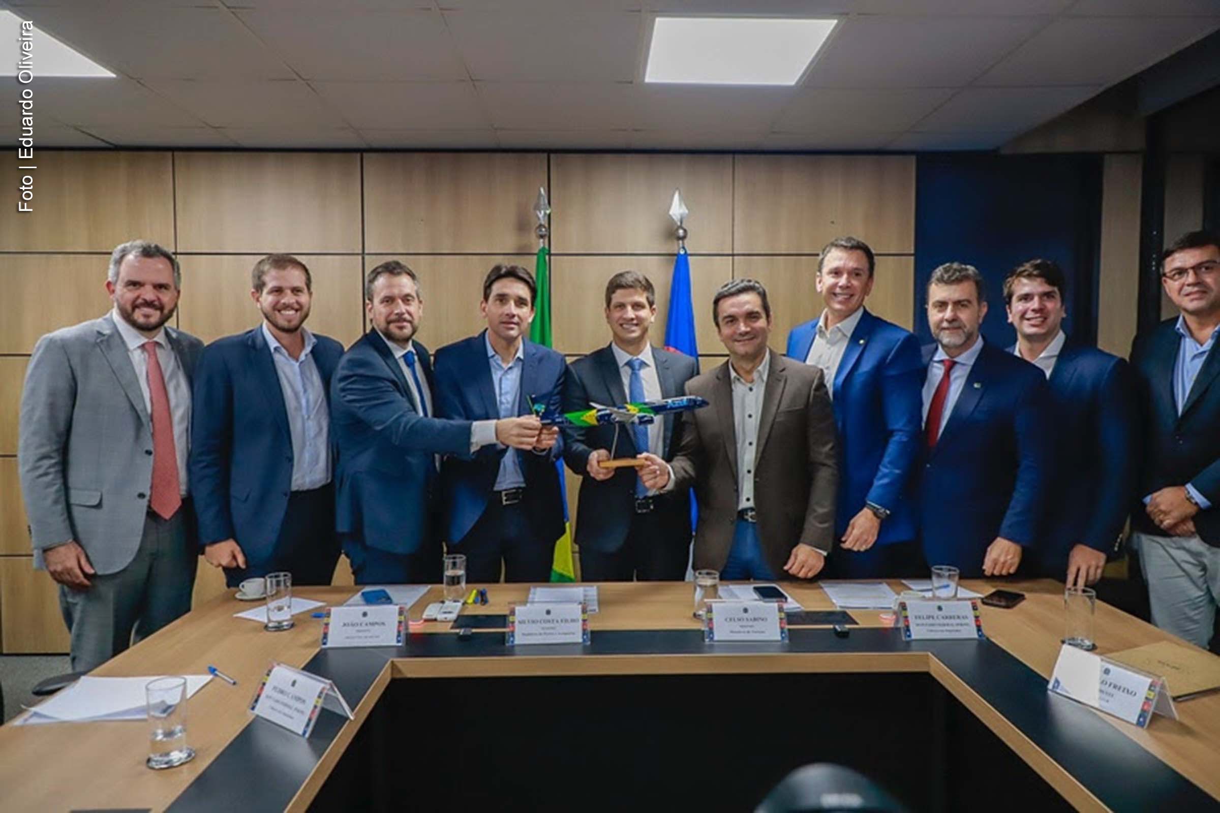 O Governo Federal, por meio do Ministério dos Portos e Aeroportos (MPor), anunciou na quarta-feira (15) o início das vendas de passagens para a nova rota direta entre Recife, Pernambuco, e a cidade do Porto, em Portugal. A ação resulta de uma colaboração entre entidades governamentais e a empresa Azul Linhas Aéreas. A nova rota visa promover o turismo e fortalecer a economia, gerando empregos e impulsionando o comércio entre os dois países.