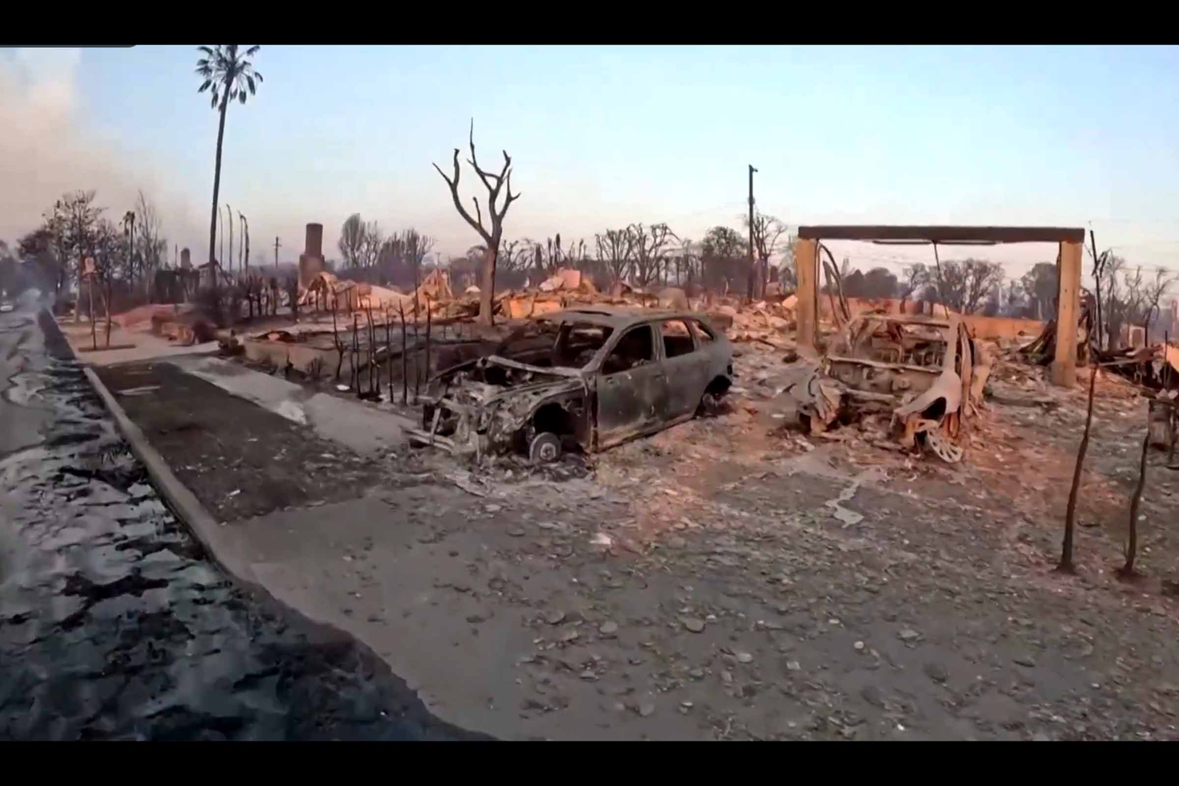 Ventos fortes e incêndios agravam crise em Los Angeles e Sul da Califórnia