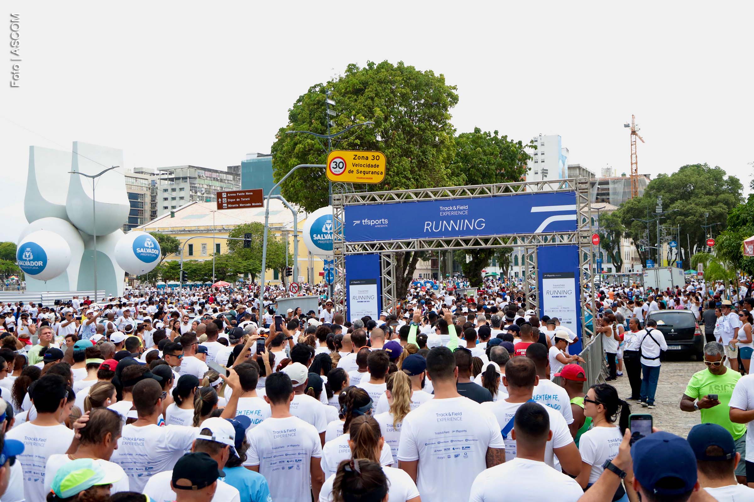 A Lavagem do Bonfim, realizada nesta quinta-feira (16), celebrou 280 anos com inovações no cortejo e número recorde de entidades culturais. A festa reuniu fiéis e turistas em um evento que combinou religiosidade, tradição e manifestações culturais.