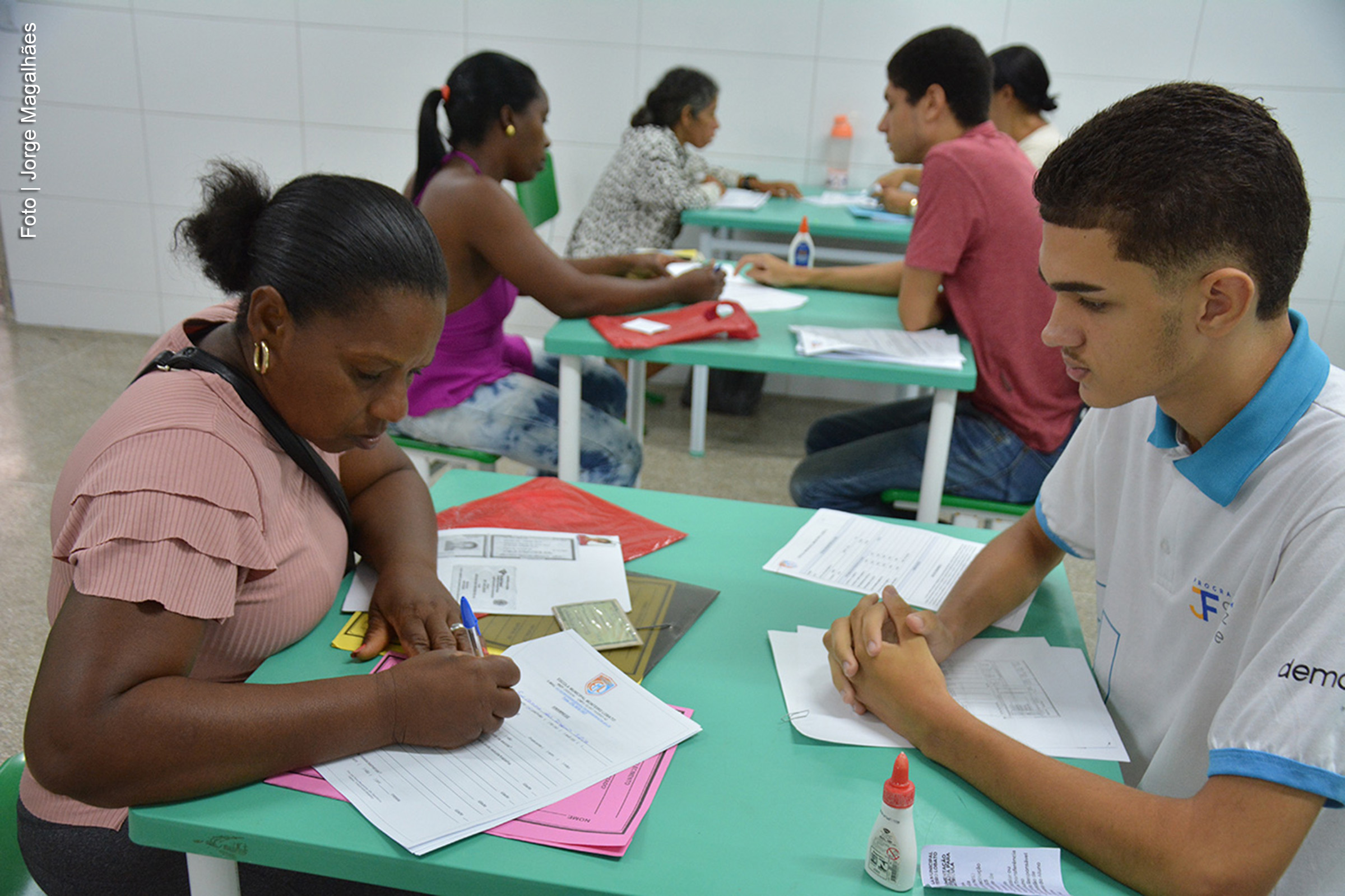 A rede municipal de ensino de Feira de Santana contabilizou 53.800 matrículas para o ano letivo de 2025, incluindo 5.474 novos alunos. O número reflete a crescente demanda por vagas nas 210 unidades escolares e será atualizado conforme o período de matrículas em andamento.