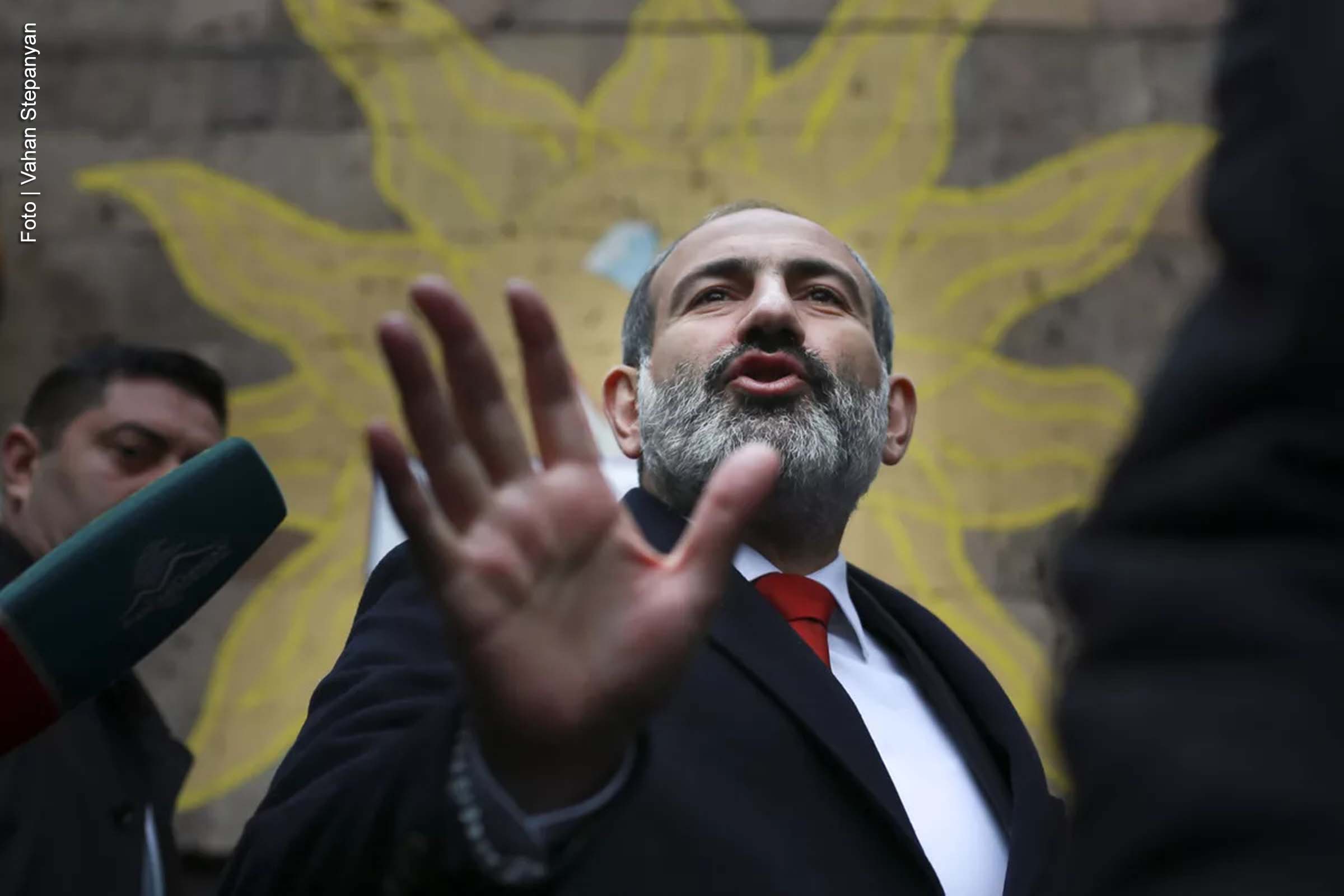 A assinatura de um acordo de parceria estratégica entre os Estados Unidos e a Armênia reflete um movimento estratégico no Cáucaso do Sul. O pacto, firmado durante visita de autoridades armênias a Washington, amplia a colaboração econômica e de segurança entre os países, enquanto a Rússia observa com cautela.