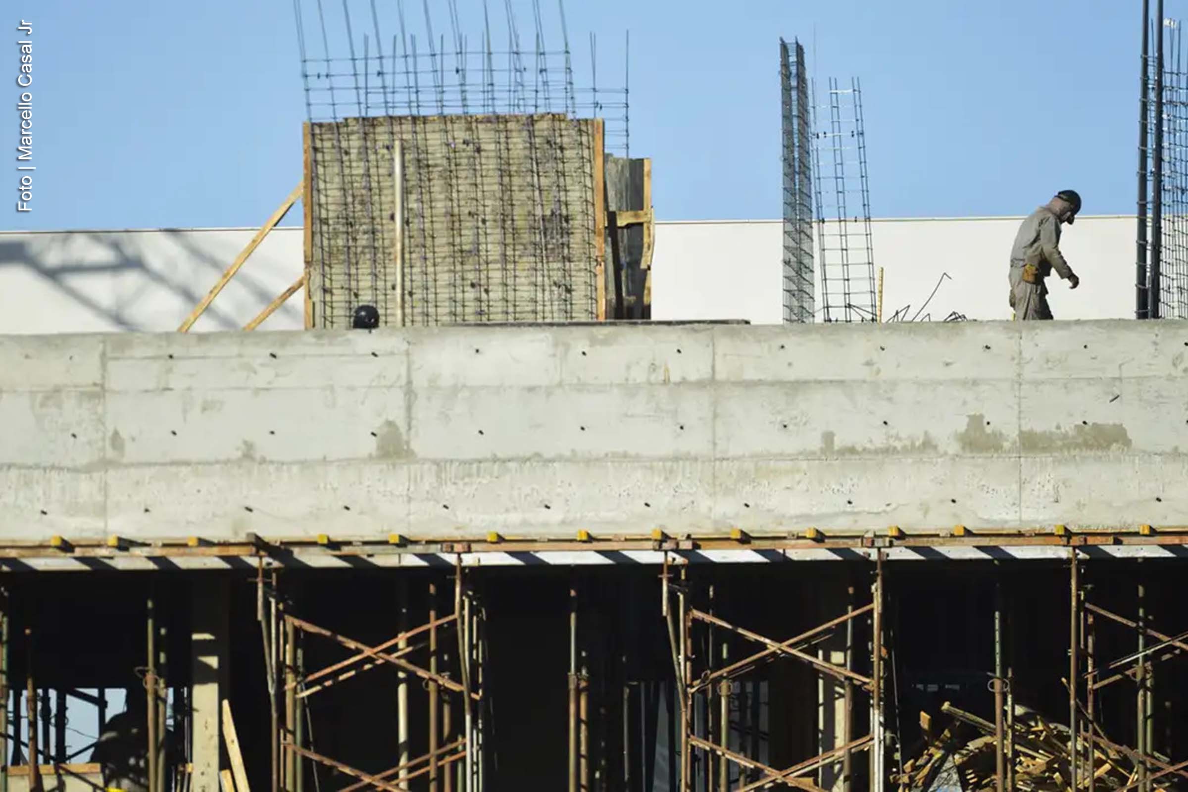 O Brasil enfrenta o desafio de retomar 52% das obras públicas paralisadas, cujo valor total previsto de investimento é de R$ 29,4 bilhões. Até o momento, apenas R$ 9 bilhões foram aplicados, segundo relatório do Tribunal de Contas da União (TCU).