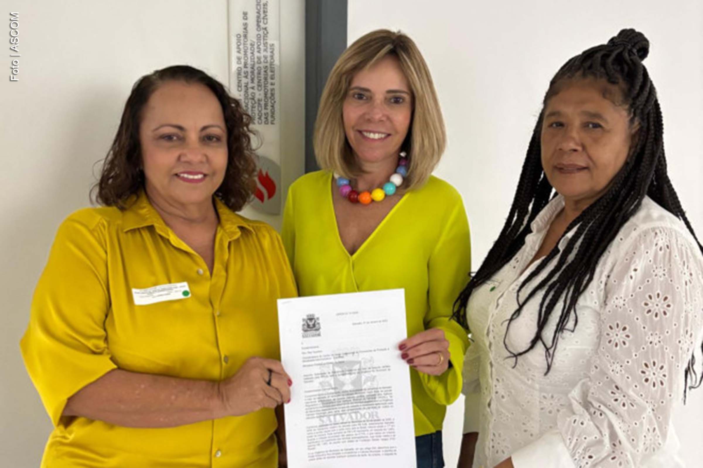As vereadoras Aladilce Souza (PCdoB) e Marta Rodrigues (PT) entregaram, na terça-feira (7), um ofício ao Ministério Público do Estado da Bahia (MP-BA), solicitando a investigação do processo que resultou no aumento de R$ 0,40 na tarifa de ônibus de Salvador. As parlamentares alegam descumprimento da Lei Orgânica do Município e questionam a legalidade do reajuste, que entrou em vigor no sábado (4).