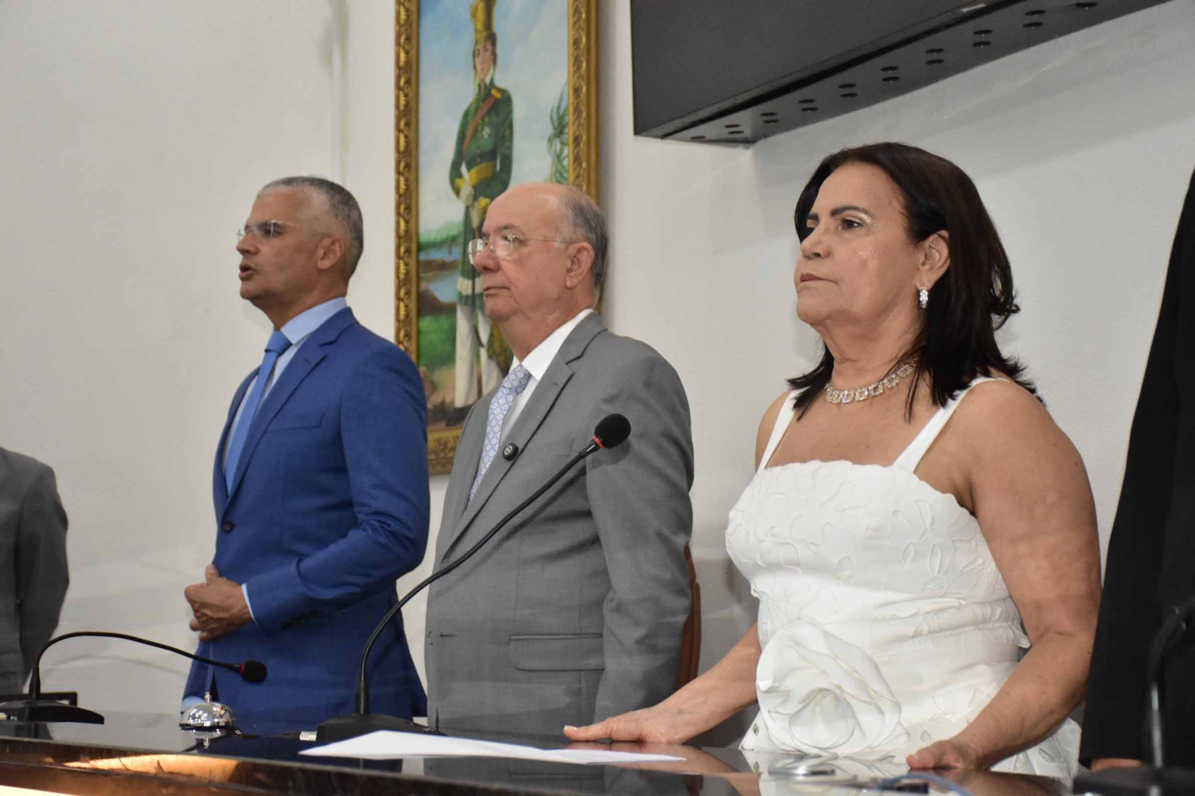 Vereadores, prefeito José Ronaldo e vice Pablo Roberto assumem mandatos em Feira de Santana durante sessão solene na Câmara Municipal