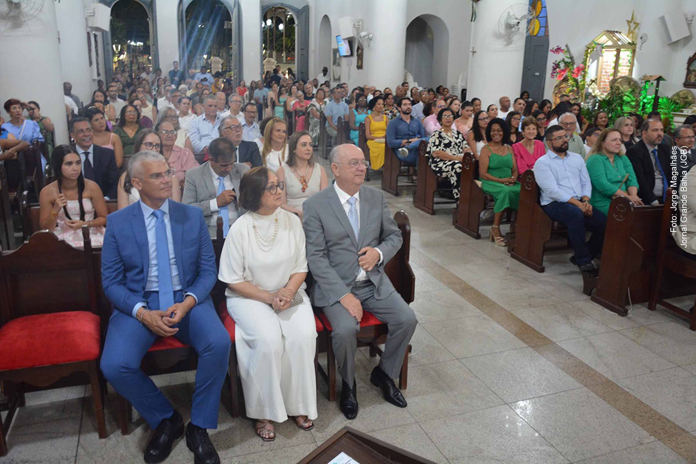 Prefeito José Ronaldo inicia mandato com participação em cerimônia religiosa na Catedral de Nossa Senhora Santana. Evento reuniu autoridades, lideranças e comunidade.