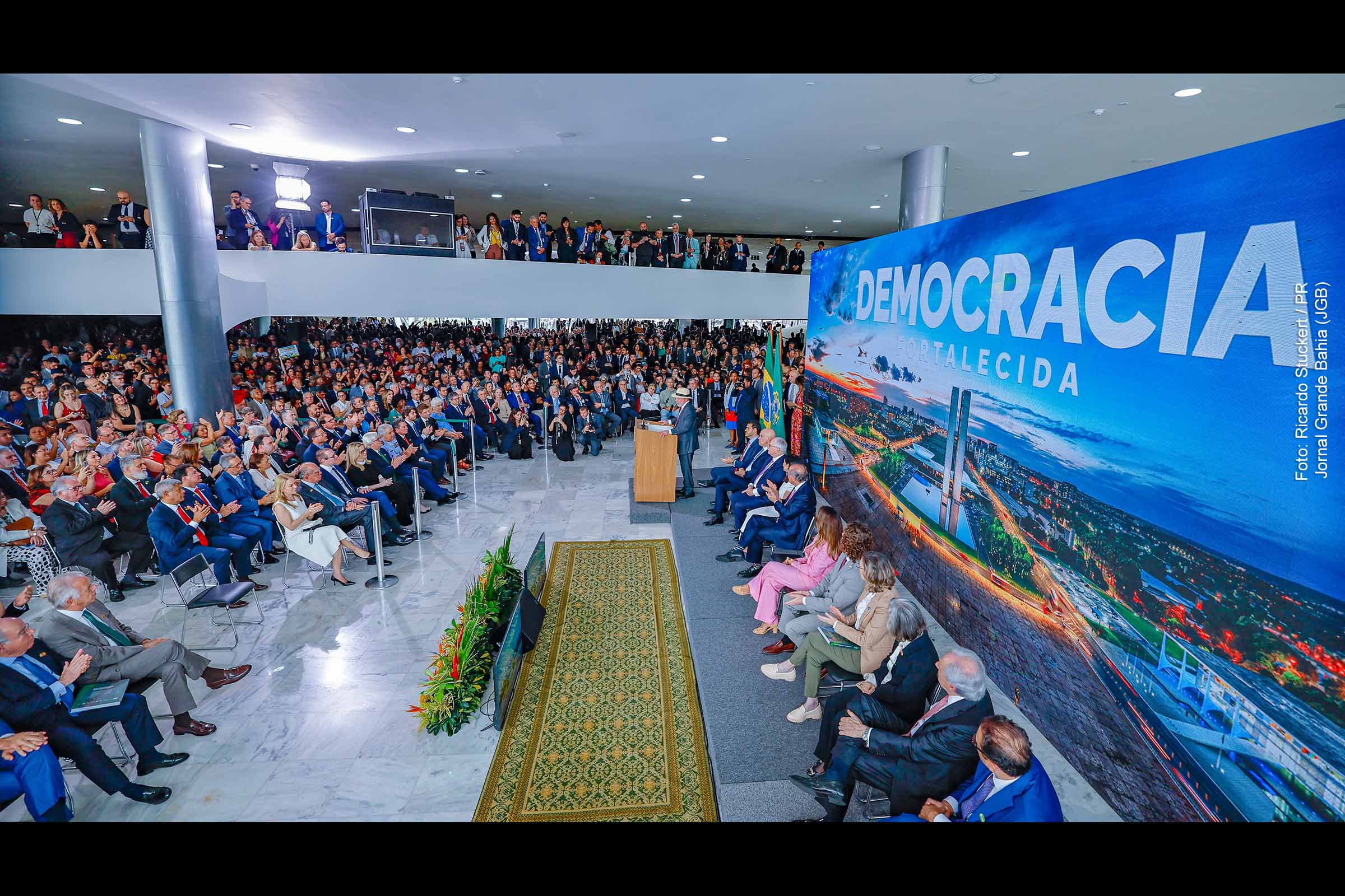 Dois anos após invasões às sedes dos Poderes da República, ato com presidente Lula celebra a vitória da democracia e reforça defesa das instituições
