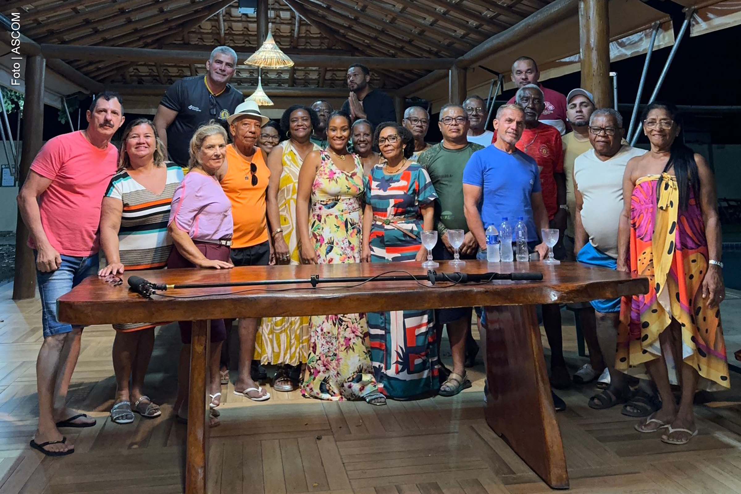 O município de Tanquinho, na Bahia, sedia as filmagens do longa-metragem “Lucas da Feira”, dirigido pelo cineasta Aderaldo Miranda. A produção retrata a trajetória de Lucas da Feira, figura do século XIX cuja história é marcada por resistência e enfrentamento ao sistema escravocrata. O filme busca resgatar aspectos históricos e culturais, promovendo uma reflexão sobre temas ainda presentes na sociedade.