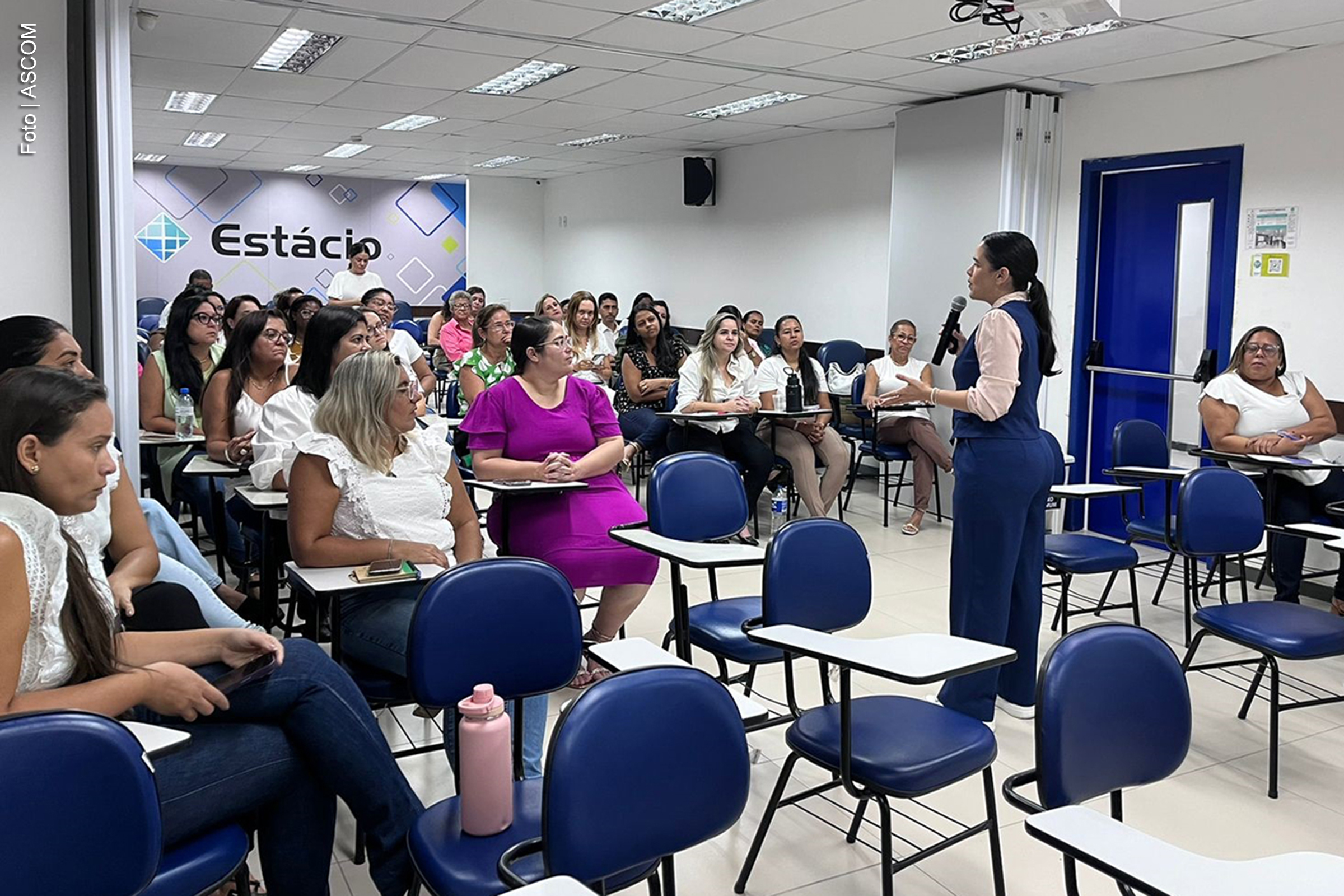 Na manhã desta terça-feira (28), a Secretaria Municipal de Saúde (SMS) realizou uma palestra sobre inteligência emocional para os profissionais da Atenção Primária. A atividade foi parte das ações promovidas em alusão ao Janeiro Branco, mês dedicado à saúde mental. O evento teve como objetivo incentivar a busca por cuidados especializados, com foco no bem-estar emocional.