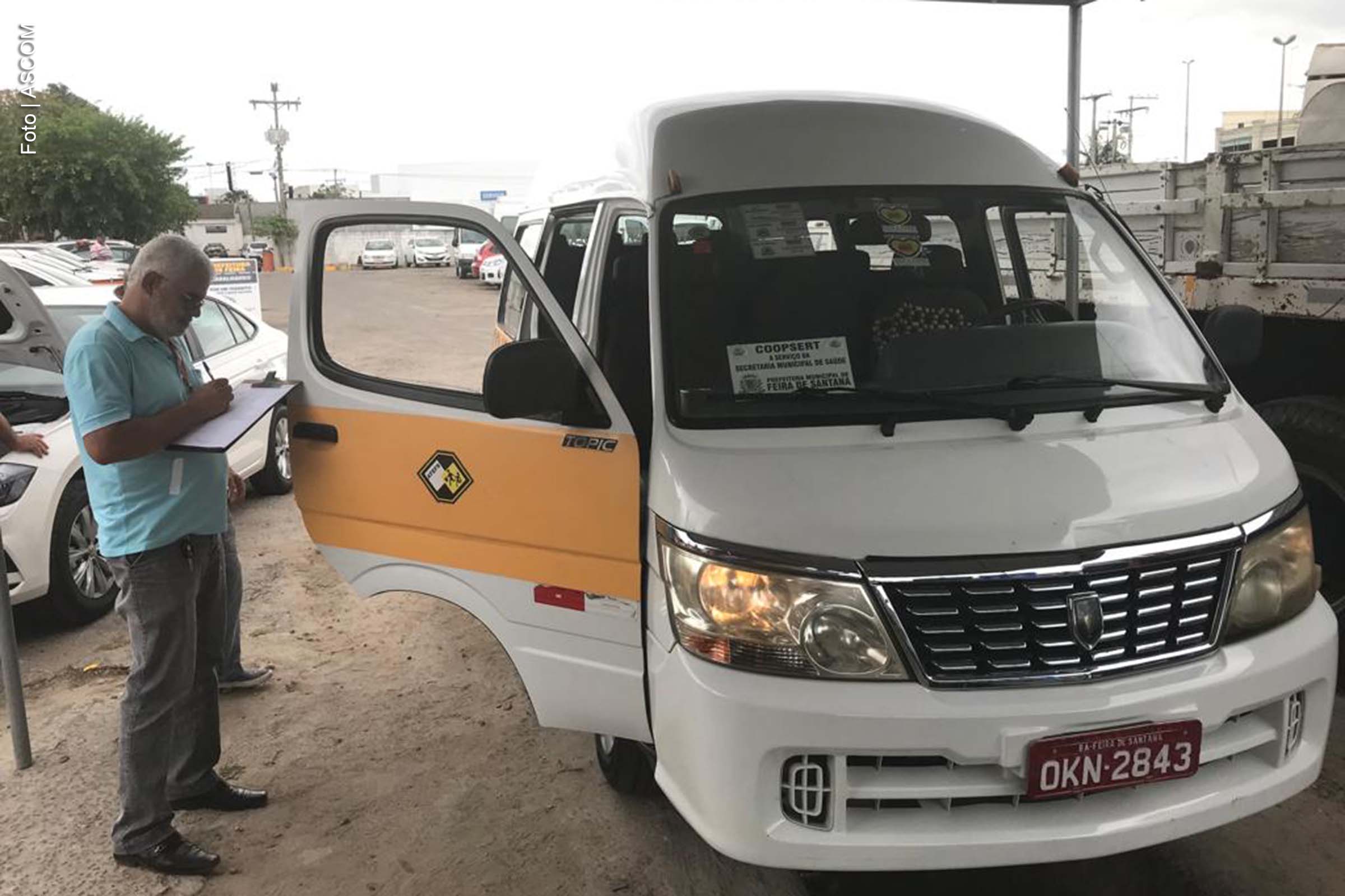 A Secretaria Municipal de Mobilidade Urbana (SEMOB) de Feira de Santana iniciou, nesta terça-feira (16), a primeira vistoria obrigatória do Sistema de Transporte Escolar (STE) para o ano de 2025. A medida visa garantir que todos os veículos credenciados cumpram as normas de segurança estabelecidas pela legislação nacional, conforme a Portaria nº 002/2025.