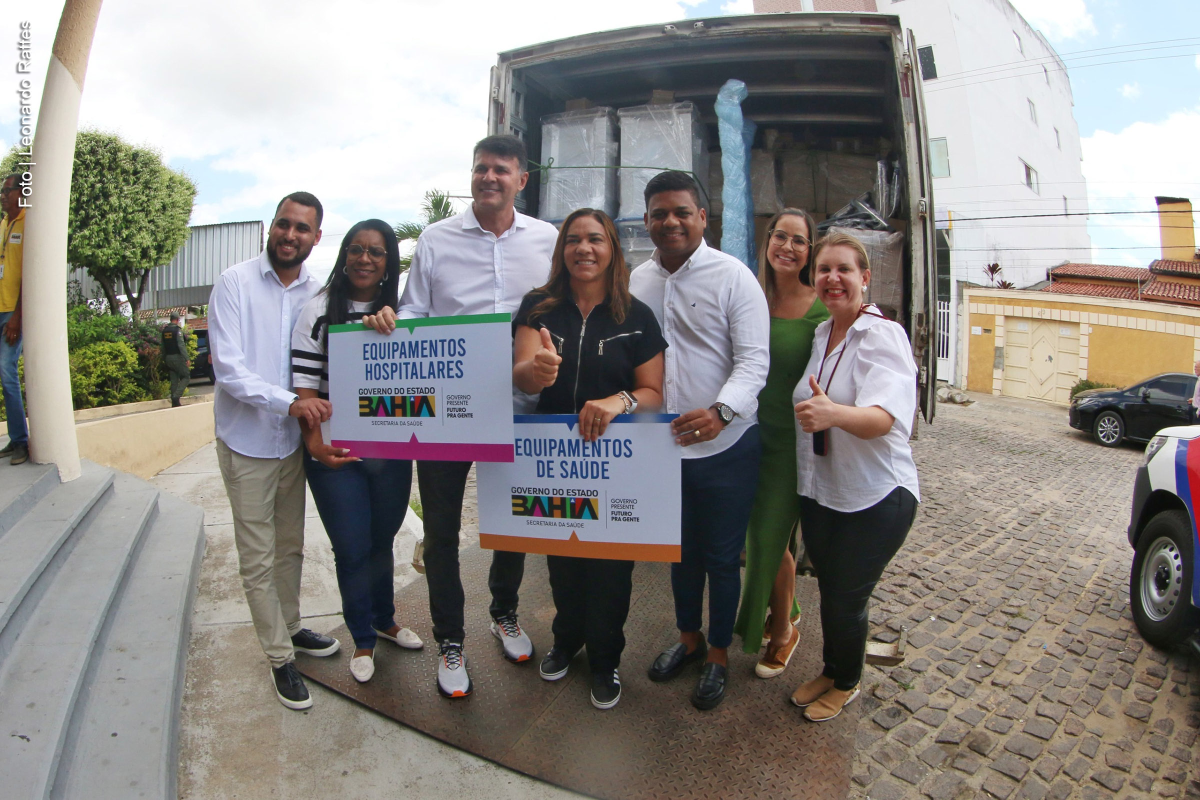A secretária estadual da Saúde, Roberta Santana, entregou nesta quarta-feira (22) uma ambulância e equipamentos ao Hospital Geral de Itaberaba e à UPA 24h. O investimento de mais de R$ 755 mil busca reforçar a infraestrutura e ampliar os serviços de saúde na região.