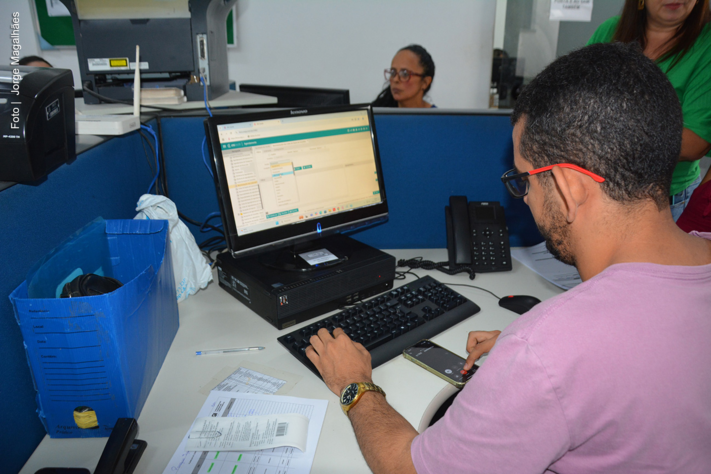 A Secretaria Municipal de Saúde iniciou nesta terça-feira (14) o cadastro de exames e consultas referentes aos meses de agosto e setembro de 2024. A ação, que segue até o dia 17, integra o cronograma para zerar a fila de solicitações em 100 dias e atender à demanda reprimida no município.