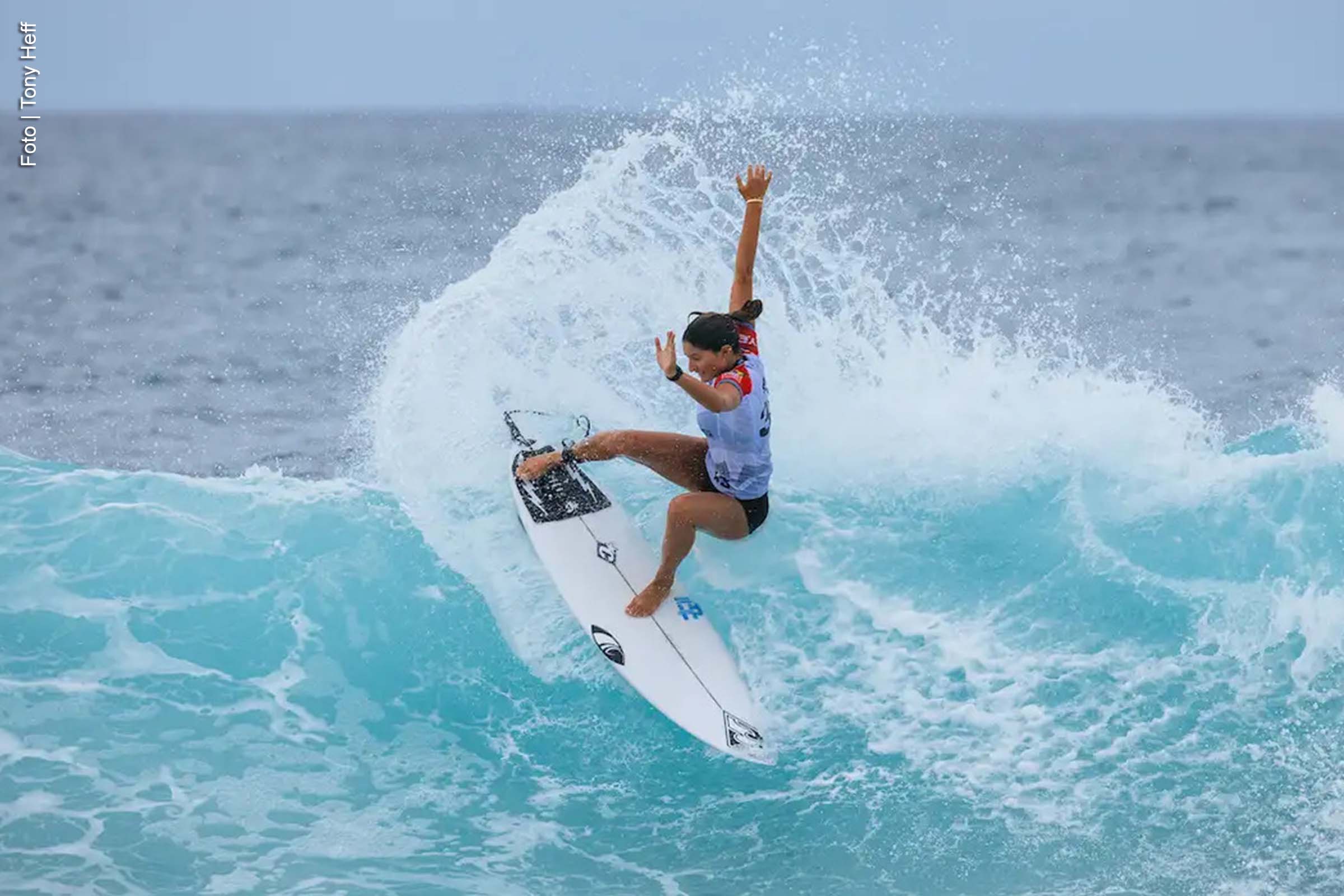 Brasil avança com Tati Weston-Webb e Luana Silva às oitavas de Pipeline na abertura da temporada de surfe
