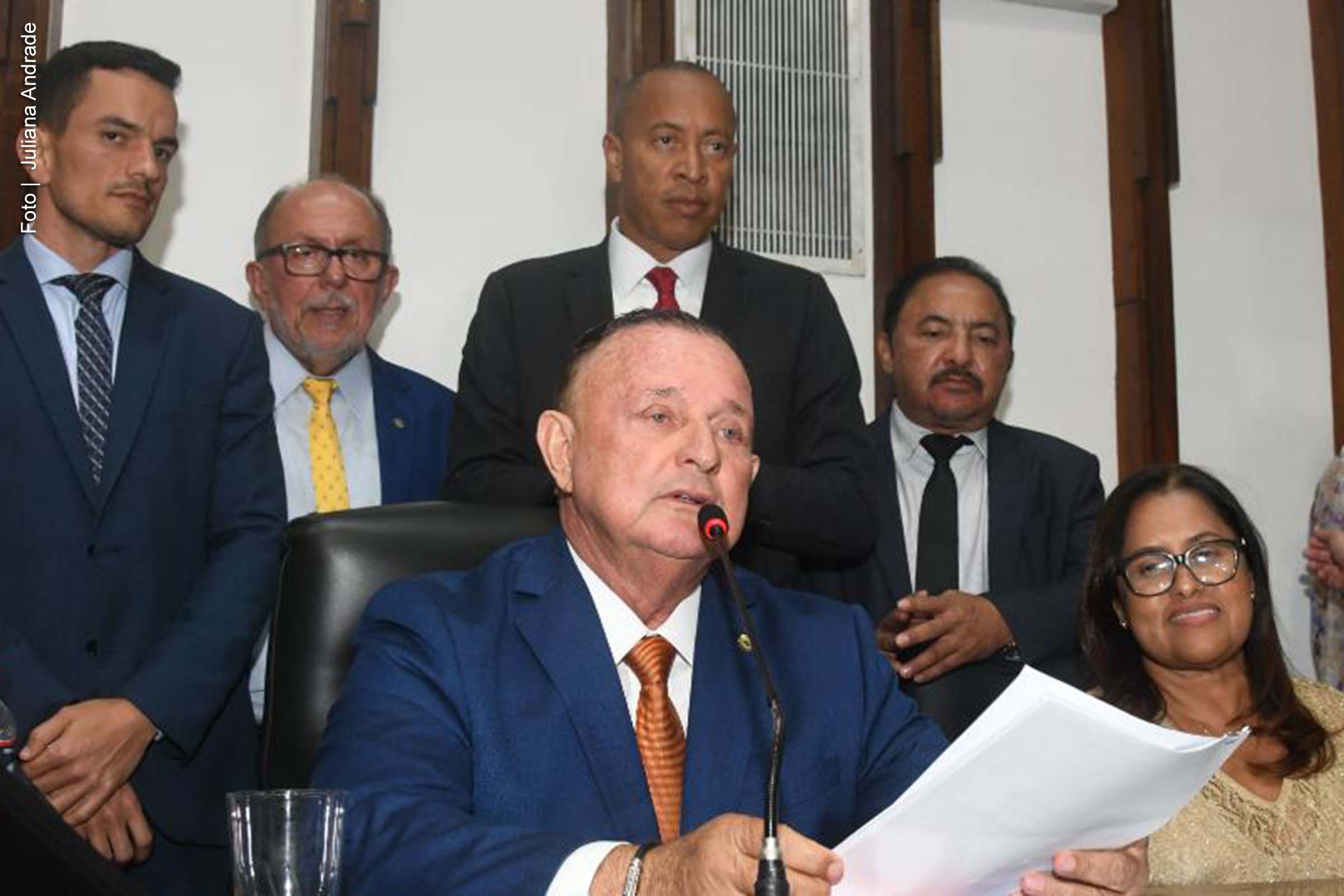 Presidente da ALBA destaca compromisso com a democracia e prioridades sociais; Adolfo Menezes comemora terceiro mandato consecutivo