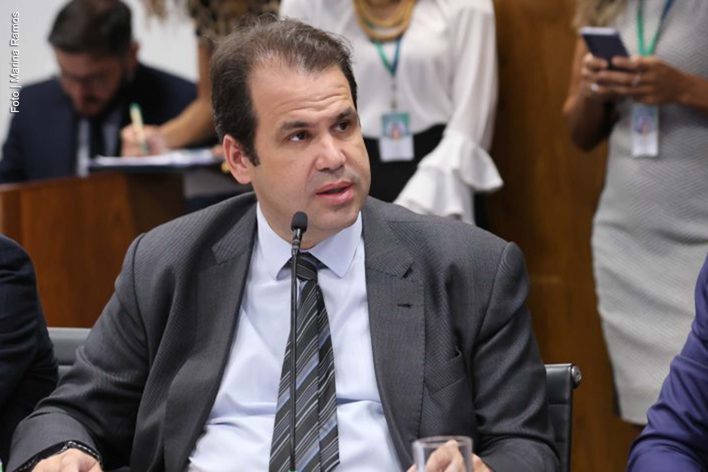 O líder do Solidariedade, deputado Aureo Ribeiro (RJ), afirmou que a segurança pública será a prioridade do partido para 2025 e destacou a necessidade de uma comissão parlamentar de inquérito (CPI) para investigar a atuação dos planos de saúde. Ribeiro também criticou a soltura de indivíduos envolvidos em crimes graves e defendeu o fortalecimento da cooperação entre as forças de segurança no combate ao crime organizado.