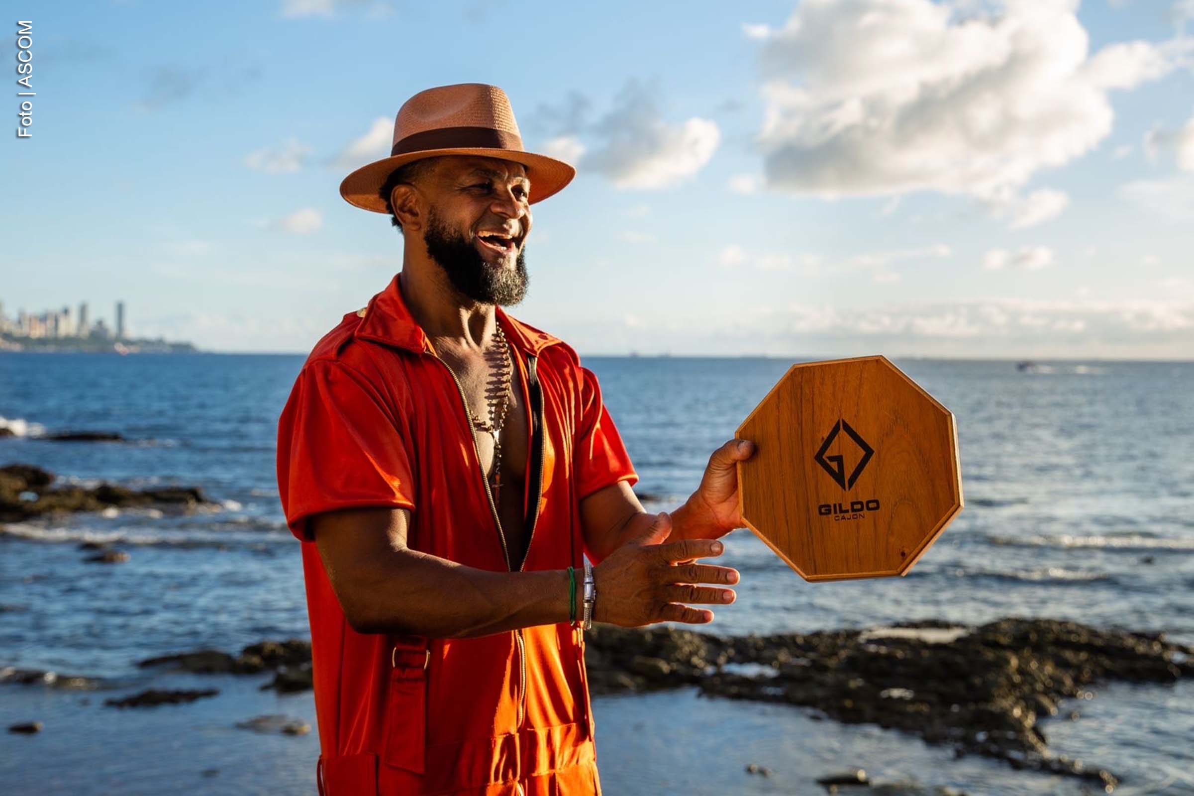 A banda Motumbá, liderada por Alexandre Guedes, apresenta sua agenda de shows para o Carnaval 2025 e o lançamento do EP "Balançando Por Aí" nas plataformas digitais. O grupo, com forte presença nos carnavais da Bahia, tem seis apresentações confirmadas, sendo duas em Salvador e quatro no interior. A Motumbá, com 20 anos de história, promete embalar a folia com um repertório de sucessos e novas faixas.