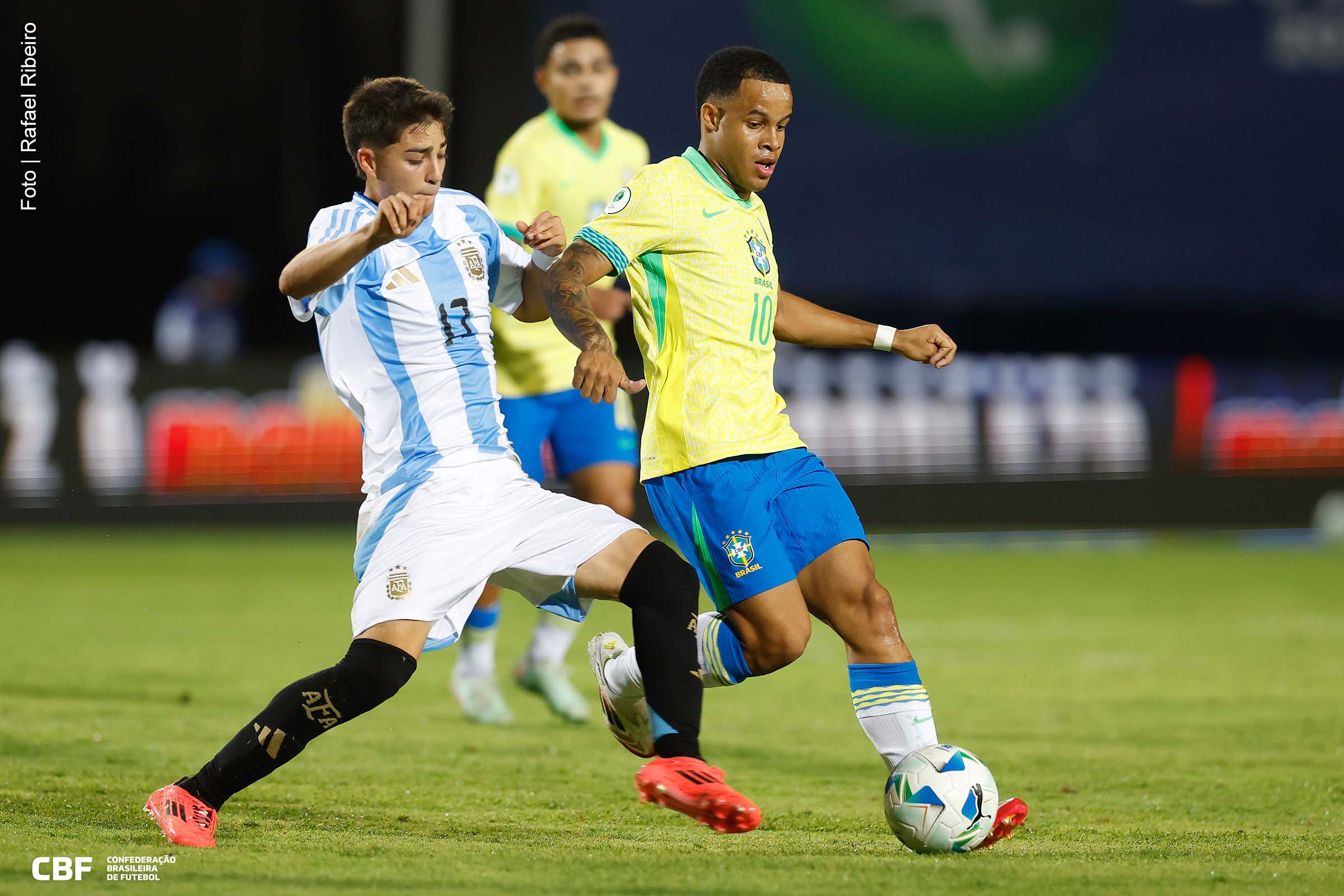 A Seleção Brasileira Sub-20 entra em campo nesta quinta-feira (13) para disputar o título do Sul-Americano Sub-20 2025 contra a Argentina. A partida, válida pela quarta rodada do hexagonal final, ocorrerá às 22h (de Brasília), no Estádio Brígido Iriarte, em Caracas, na Venezuela. Uma vitória garante ao Brasil o 13º título da competição.