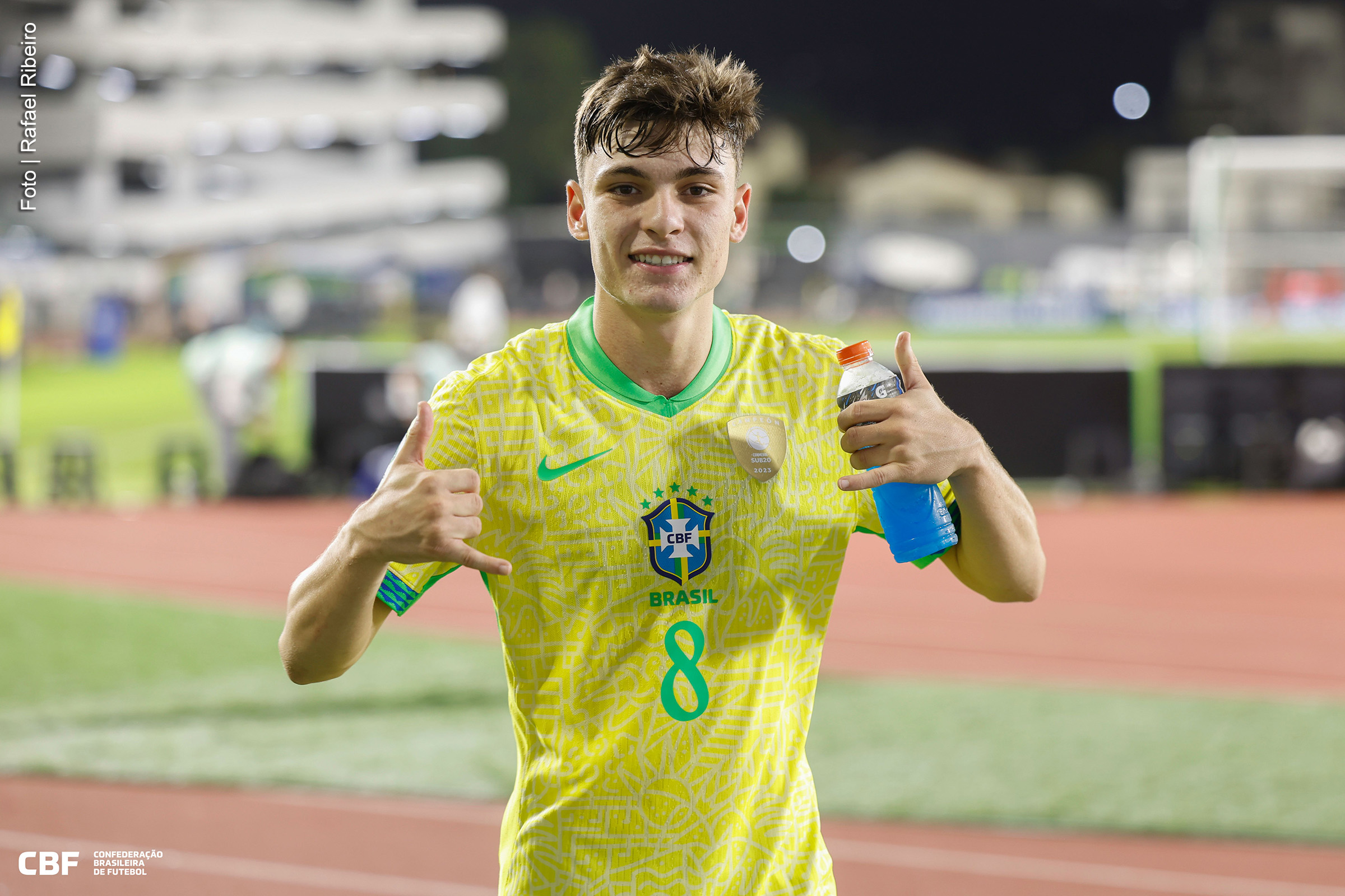 O meio-campista Breno Bidon, um dos destaques da Seleção Brasileira no Sul-Americano Sub-20, projeta o confronto decisivo contra a Argentina, nesta quinta-feira (13), às 22h, no Estádio Brígido Iriarte, em Caracas. A equipe comandada por Ramon Menezes, já classificada para o Mundial da categoria, busca consolidar o bom momento e garantir o título da competição. O jogador exaltou a oportunidade de atuar em todas as partidas e destacou a evolução do grupo ao longo do torneio.