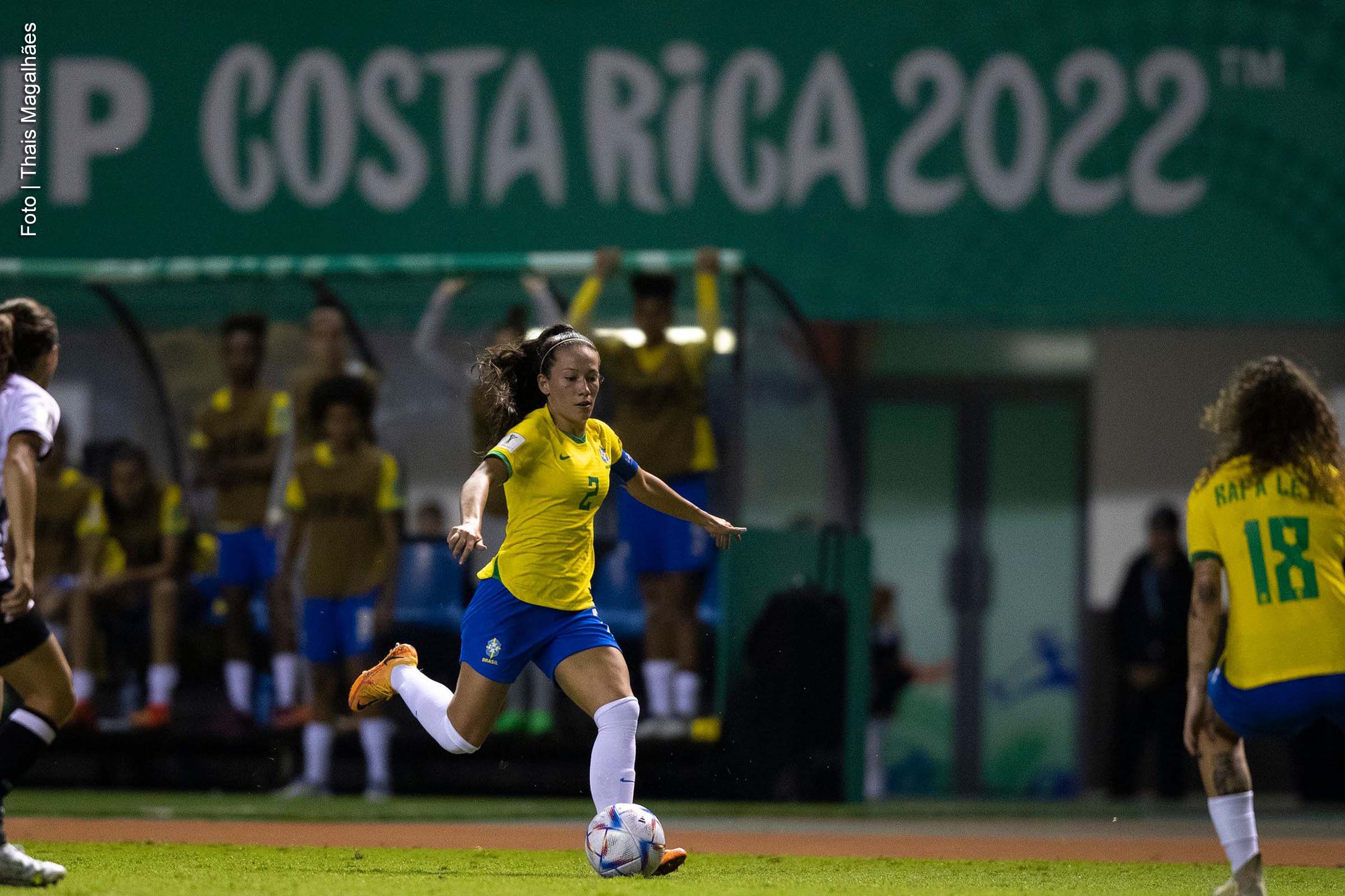 A lateral Bruninha, da Seleção Brasileira Feminina, compartilha sua experiência e a busca pela superação em mais uma convocação.