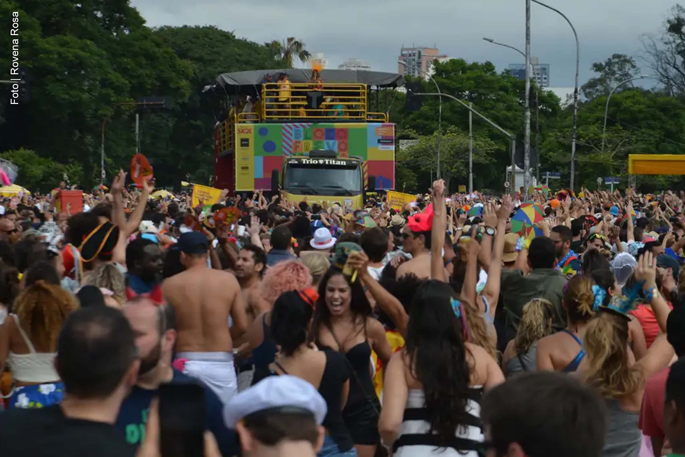 Abertura oficial da festa será marcada por show de Carlinhos Brown e convidados no Circuito Osmar.