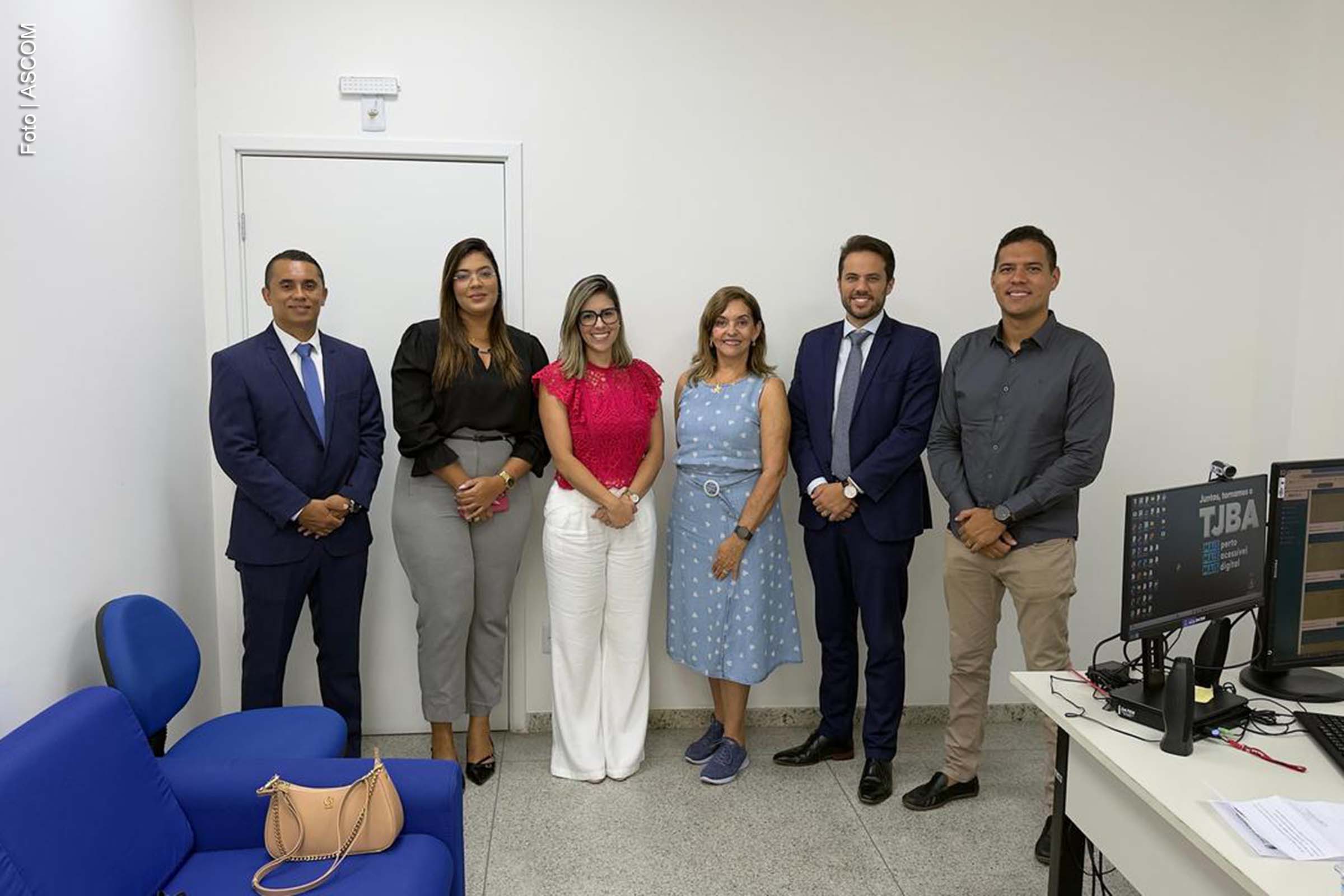 A nova diretoria da OAB Subseção Feira de Santana foi apresentada à juíza titular da 1ª Vara dos Juizados, Josefa Cristina Tomaz Martins Kunrath. Durante a reunião, foram discutidos desafios do Judiciário, além da renovação da diretoria e da Comissão de Juizados. A OAB reafirmou a disposição para contribuir com melhorias na prestação jurisdicional.