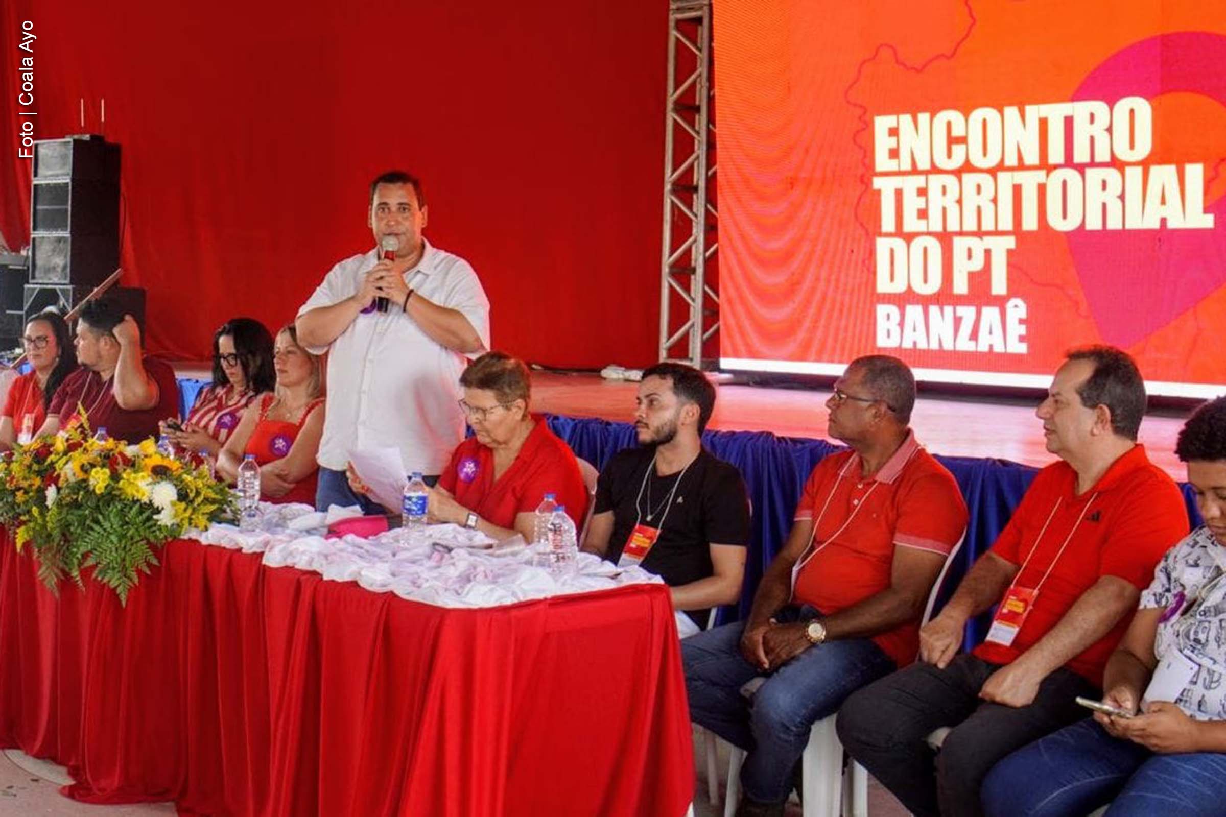 O 4º Encontro Territorial do PT Bahia foi realizado no Semiárido Nordeste II, em Banzaê, com a participação de militantes e líderes locais para discutir os desafios e a preparação do partido para as eleições de 2026.