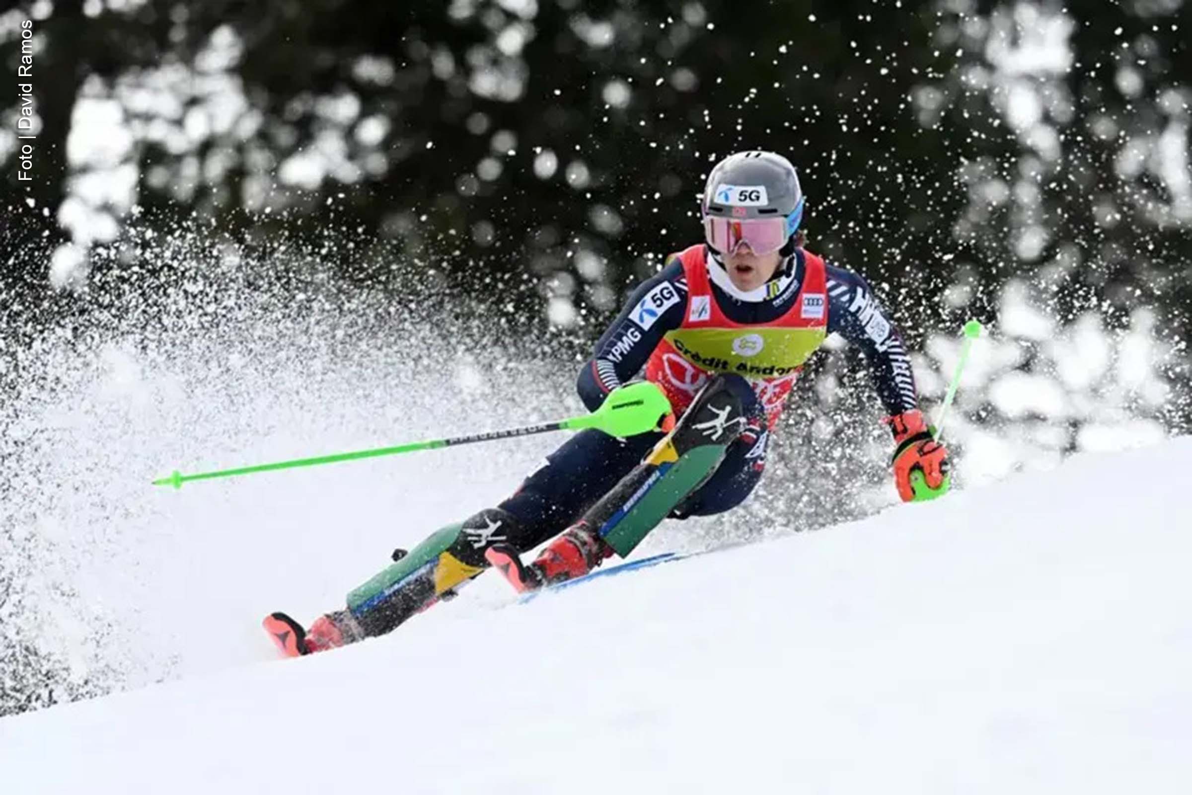 O Brasil participa do Mundial de Esqui Alpino 2025, realizado em Saalbach, Áustria, entre os dias 4 e 16 de fevereiro, com três representantes. Lucas Pinheiro Braathen, principal nome da delegação, chega com boas expectativas após conquistar três medalhas na atual temporada. O país busca superar tabus históricos desde sua estreia na competição, ocorrida há 59 anos no Chile, quando nenhum atleta sul-americano subiu ao pódio.