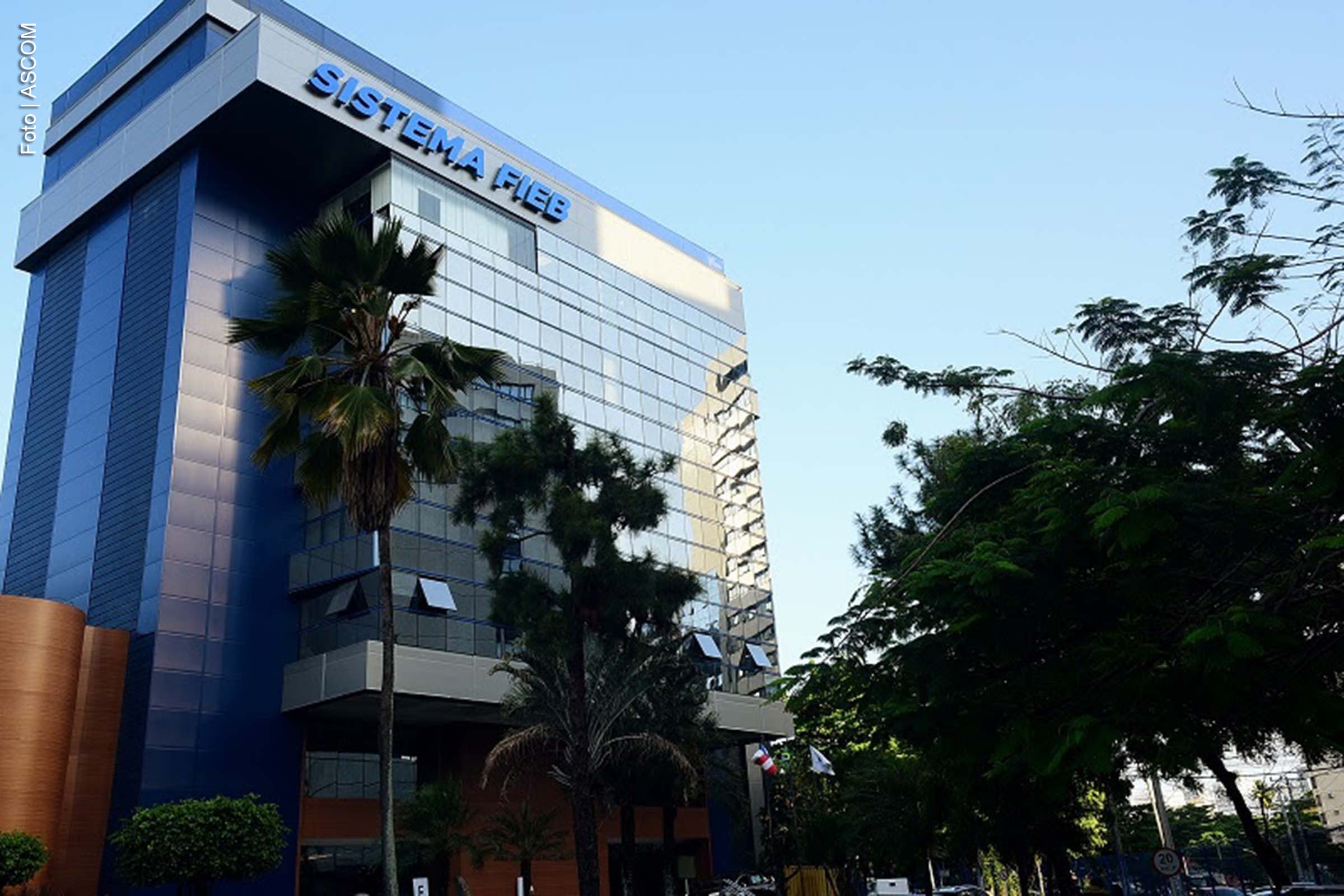 No dia 12 de fevereiro de 2024, a FIEB promoverá o evento "Transição Energética – Oportunidades na Bahia", reunindo especialistas e investidores do setor energético. O encontro, mediado por Marcelo Lyra, contará com as presenças do deputado Arnaldo Jardim e do economista Adriano Pires, que debaterão temas cruciais como o PL 2308/23, que regulamenta as fontes renováveis no Brasil, e as perspectivas para o setor na Bahia. O evento será uma oportunidade para discutir as oportunidades de investimentos em energia renovável.