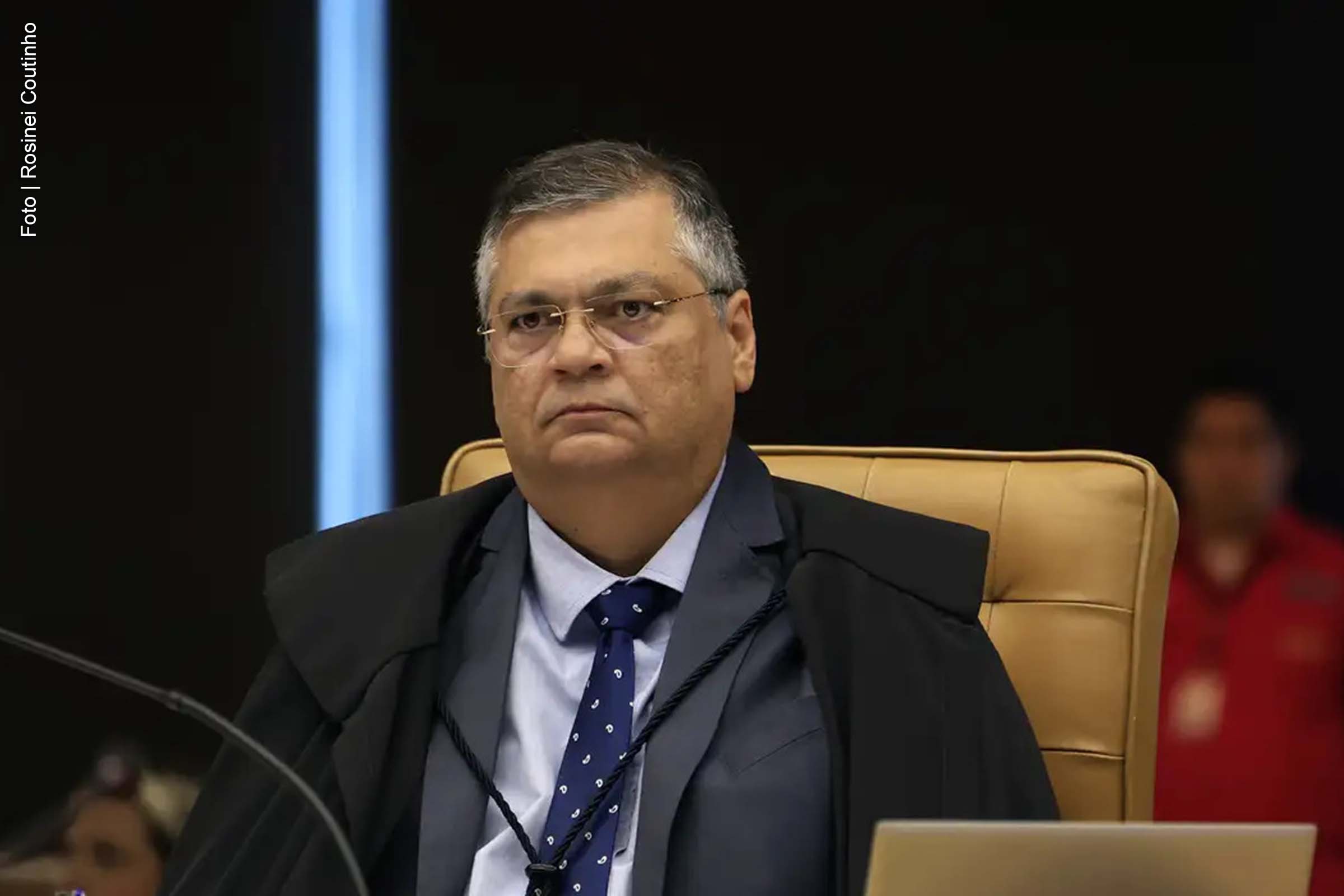Na terça-feira (18/02/2025), o ministro Flávio Dino, do Supremo Tribunal Federal (STF), ordenou que a Controladoria-Geral da União (CGU) realize uma auditoria em emendas no valor de R$ 469,4 milhões, transferidas a estados e municípios em 2024 sem planos de trabalho. A ação visa garantir que os recursos sejam aplicados conforme a legislação e para assegurar transparência nos repasses. Dino também determinou a auditoria de 126 transferências com planos de trabalho aprovados para verificar a execução correta dos recursos.