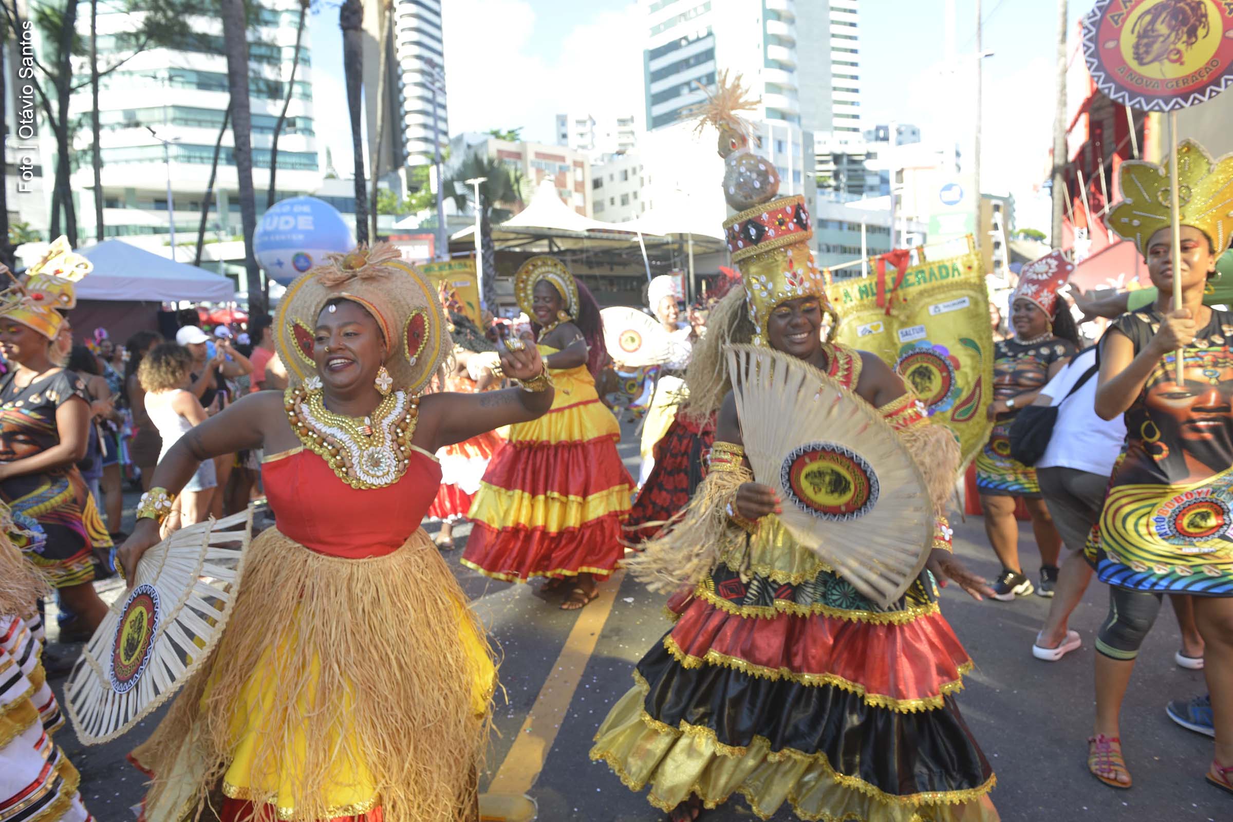 Movimento cultural antecipa o Carnaval com desfiles, música e participação de diversos grupos no Circuito Orlando Tapajós.