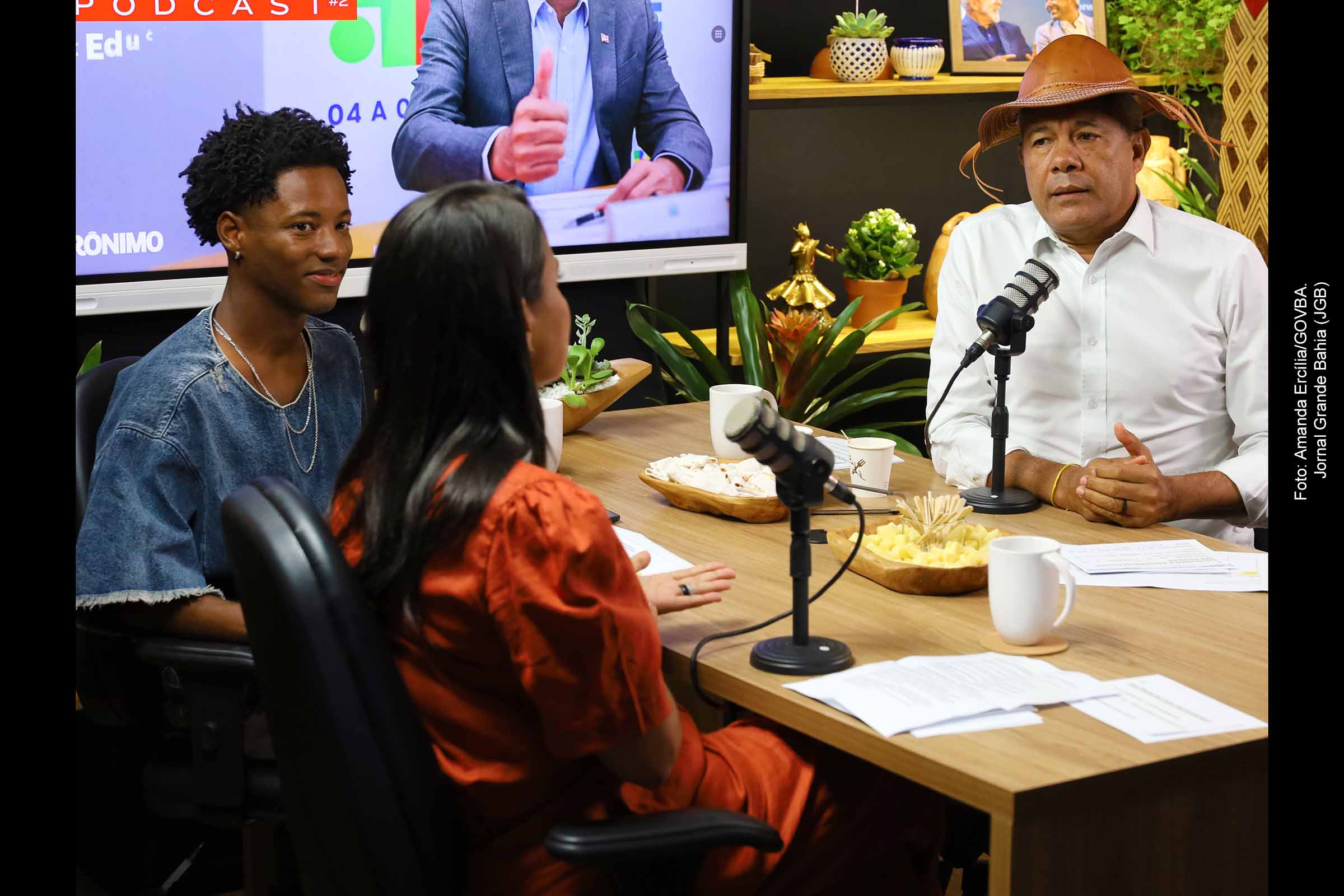 Governador Jerônimo Rodrigues recebe a secretária de Educação, Rowenna Brito, para falar sobre os investimentos e avanços na educação. da Bahia.