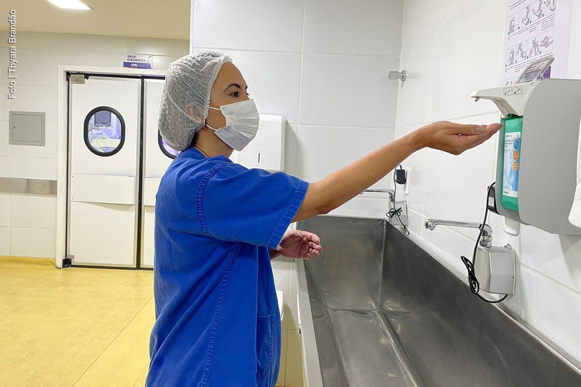 O Hospital Inácia Pinto dos Santos, também conhecido como Hospital da Mulher, iniciou uma semana de treinamento prático sobre a higienização das mãos, com foco na prevenção de infecções hospitalares. A ação substitui a escovinha de clorexidina por uma solução alcoólica, mais eficaz na desinfecção das mãos dos profissionais. A medida visa garantir a segurança das pacientes atendidas no complexo materno infantil da unidade.