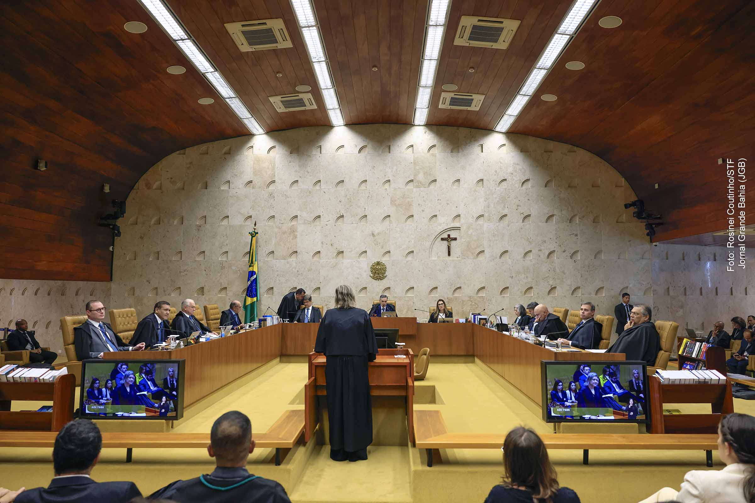 Liderado pelo ministro Roberto Barroso e com apoio do ministro Gilmar Mendes, censura togada contra a Liberdade de Expressão e de Imprensa avança no Brasil deprimindo democracia e promovendo autocracia.