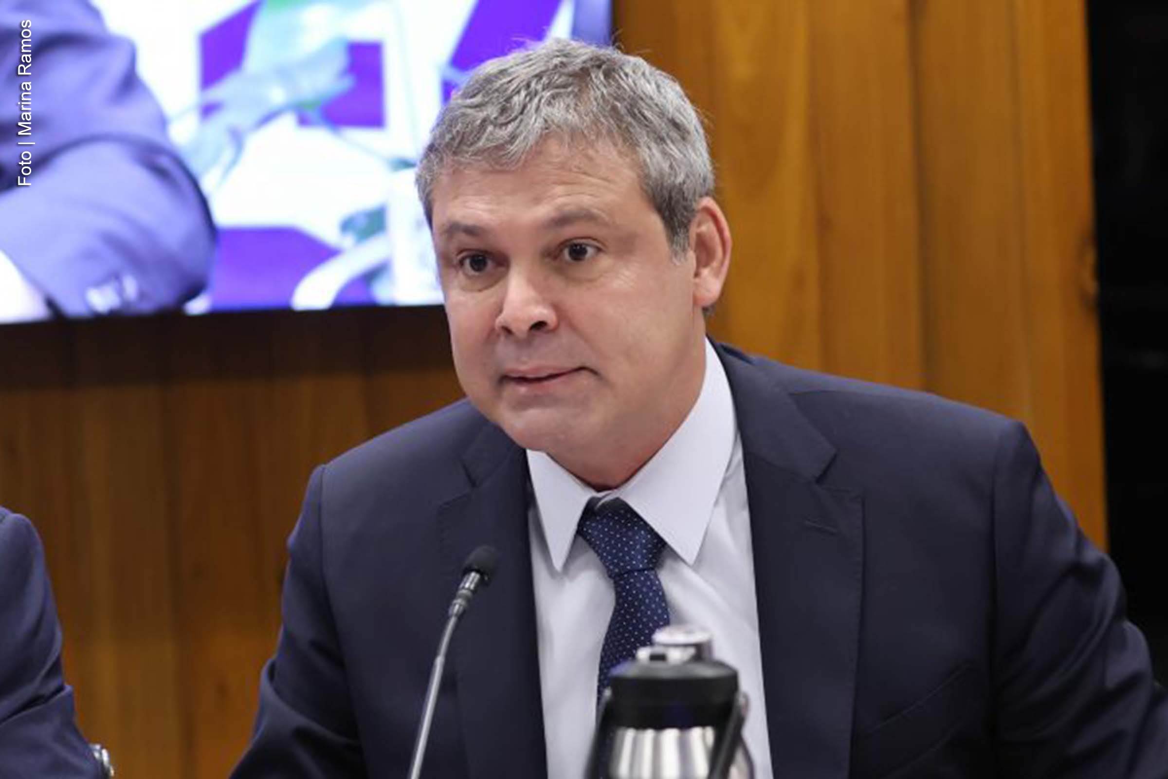 O deputado Lindbergh Farias (PT-RJ), novo líder da federação PT-PCdoB-PV, apresentou as prioridades do grupo para o ano legislativo. Entre os temas estão a isenção do Imposto de Renda para rendimentos de até R$ 5 mil, a limitação de supersalários, a reforma da previdência dos militares e a regulação das redes sociais.
