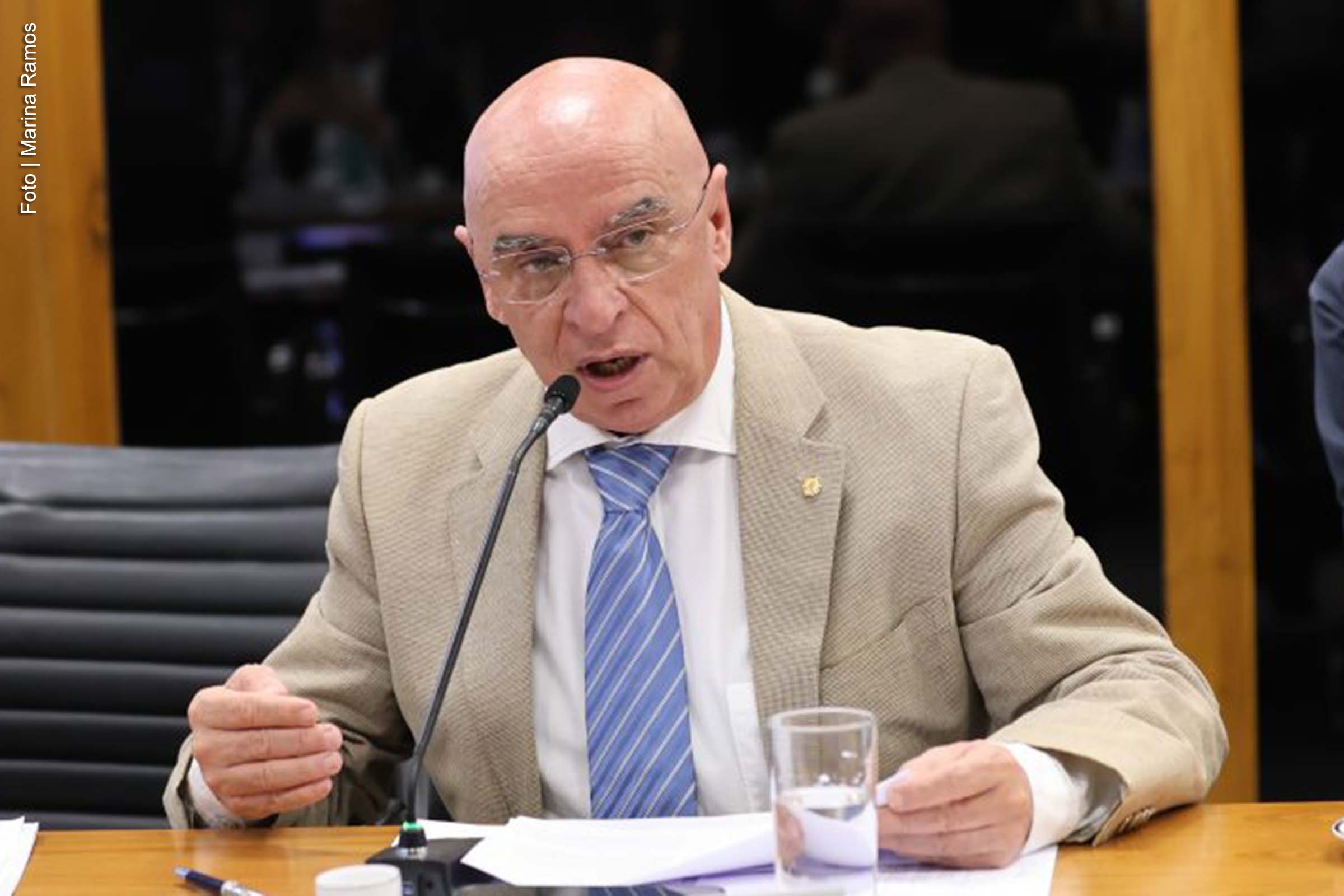 O deputado Mário Heringer (PDT-MG) assumiu a liderança do Partido Democrático Trabalhista (PDT) na Câmara dos Deputados e destacou que a principal prioridade do partido em 2025 será estabelecer uma relação respeitosa com o governo federal. O deputado afirmou que, apesar de ser parte da base governista, o partido nem sempre tem sido tratado de acordo com essa posição. Além disso, Heringer ressaltou o acompanhamento do PDT à reforma tributária e questões relacionadas ao meio ambiente.