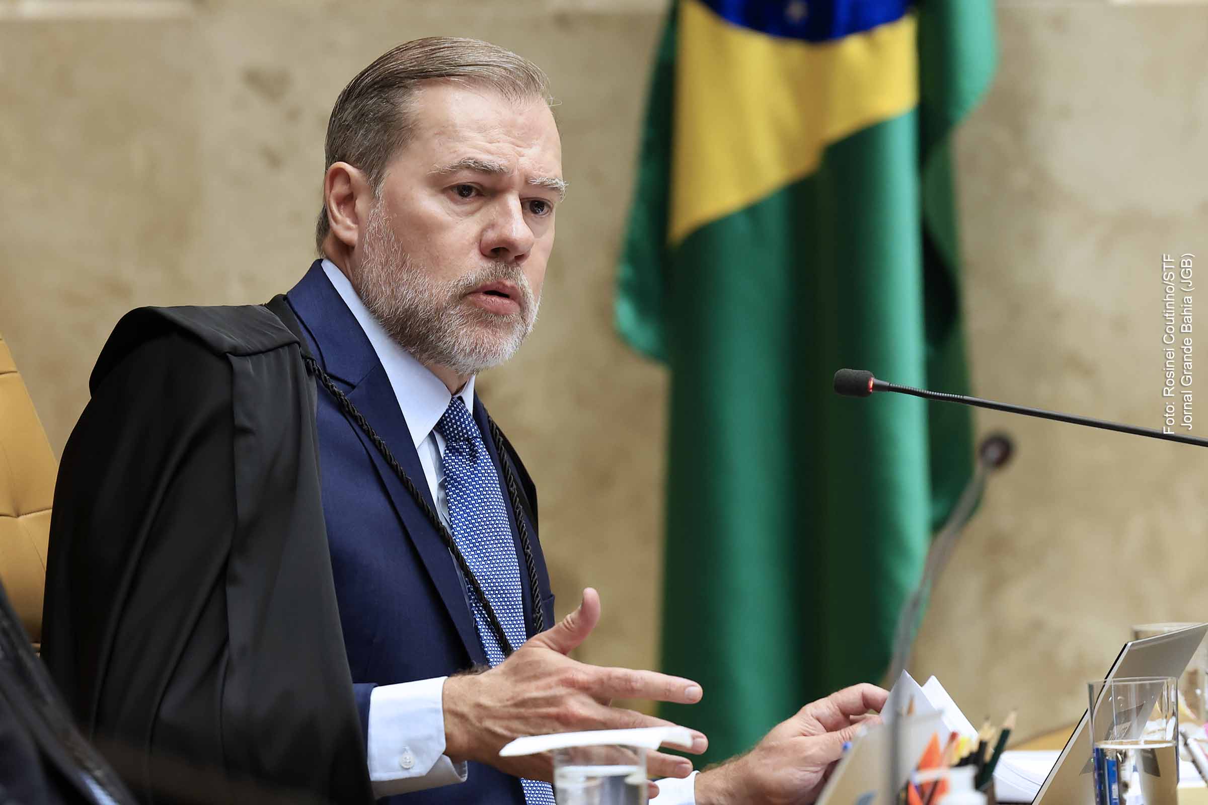 O STF suspendeu nomeações ao TCE-BA por omissão na criação do cargo de auditor substituto. A decisão responde à ADO 87, movida pela Audicon. Uma vaga aberta em 2024 poderia ser preenchida irregularmente. O julgamento ocorrerá em março.