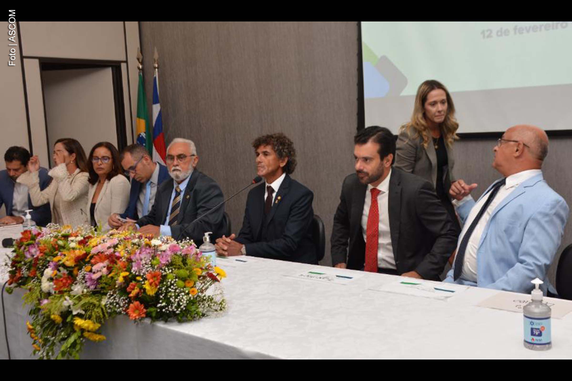 O professor Lúcio Leopoldo Aragão da Silva assume a presidência do CRMV-BA para o triênio 2025-2028, durante cerimônia na ALBA.