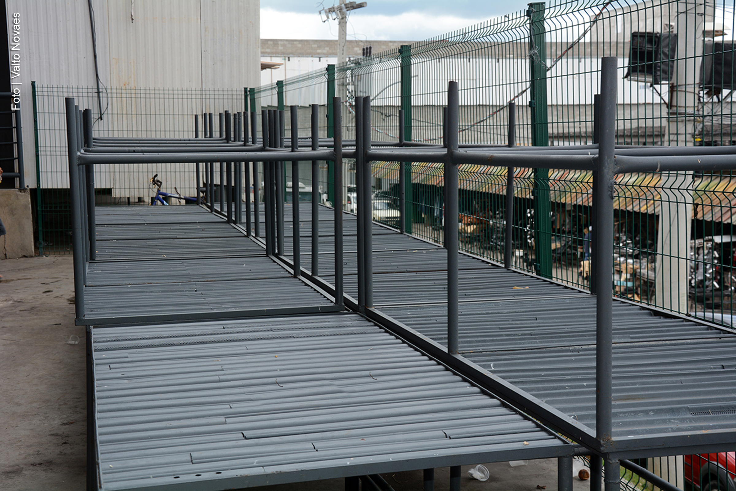 Governo Ronaldo substitui bancas de madeira por estruturas de ferro e aço no Centro de Abastecimento de Feira de Santana