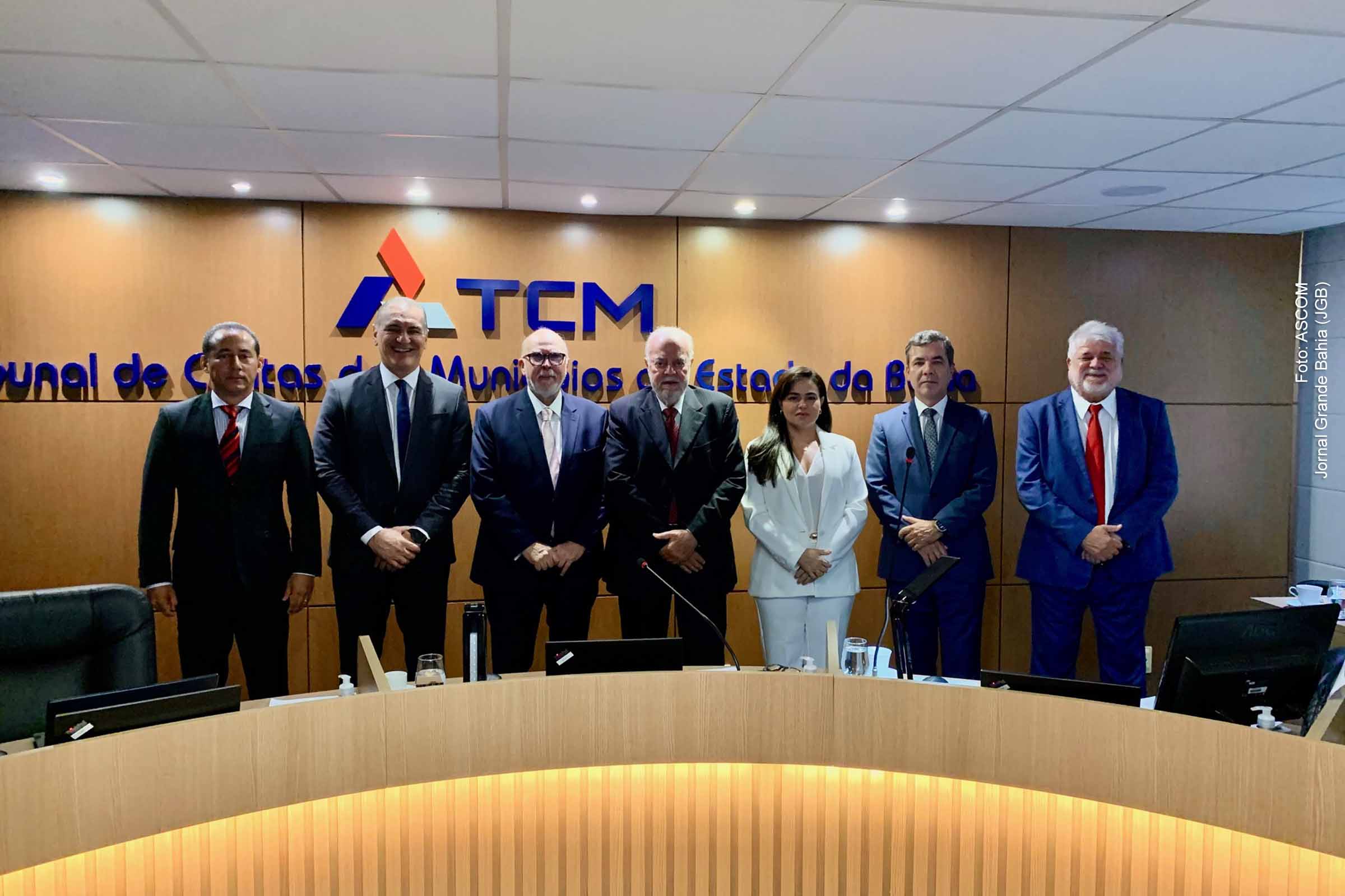 Francisco Netto foi reeleito presidente do TCM-BA para o biênio 2025-2027, com posse prevista para 10 de março. O novo mandato prioriza a modernização tecnológica, a implementação do Planejamento Estratégico 2026-2030 e a reforma administrativa do tribunal. O projeto de lei para atualização da estrutura do TCM está em tramitação na Assembleia Legislativa.