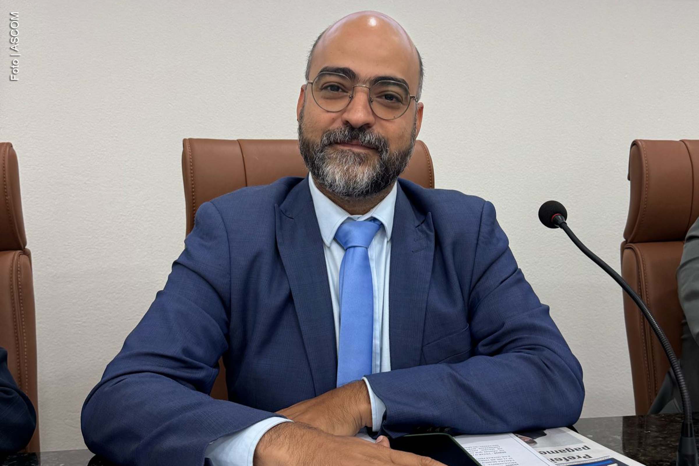 Na sessão desta terça-feira (11/02/2025), na Câmara Municipal de Feira de Santana, o vereador Pedro Américo anunciou a apresentação de um projeto de lei para criar uma Frente Parlamentar com foco na transparência e no funcionamento das Organizações Não Governamentais (ONGs) da cidade. A iniciativa busca reduzir a burocracia, garantir apoio institucional e incentivar a participação do Poder Público no fortalecimento dessas entidades.